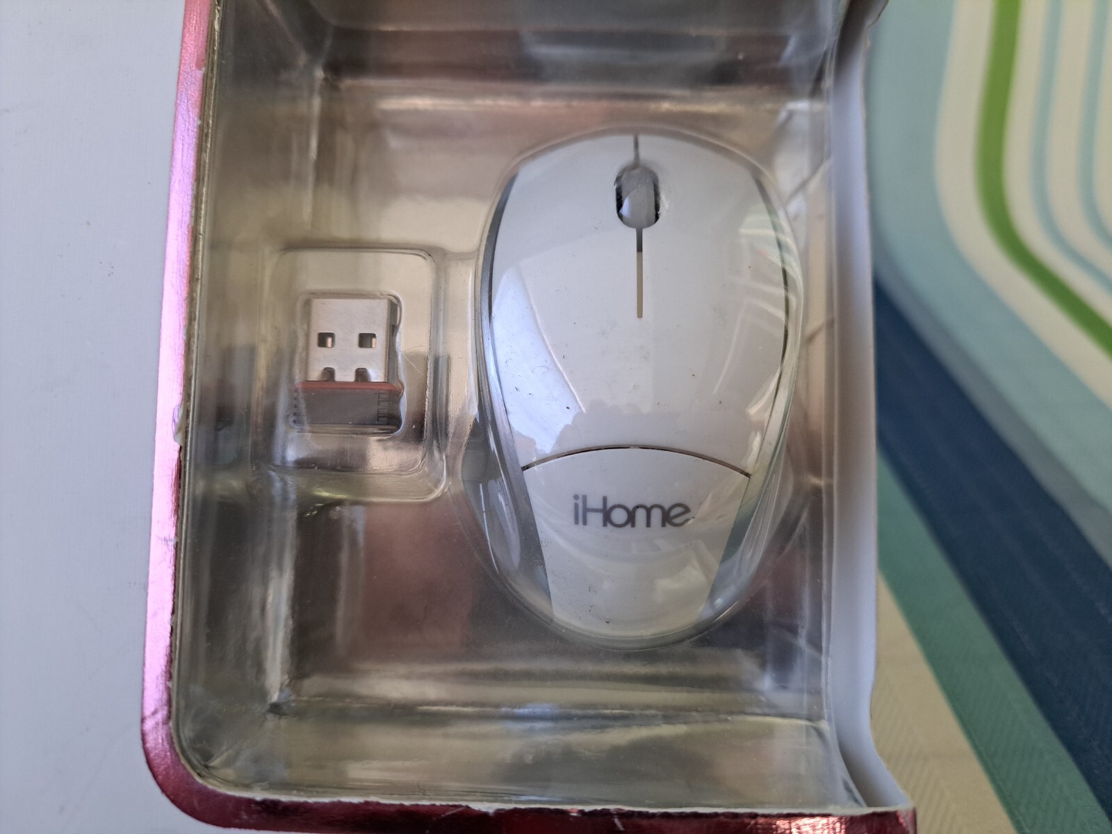 iHome Wireless Laser Notebook Mouse Susan G. Komen White & Silver NIB BIN06