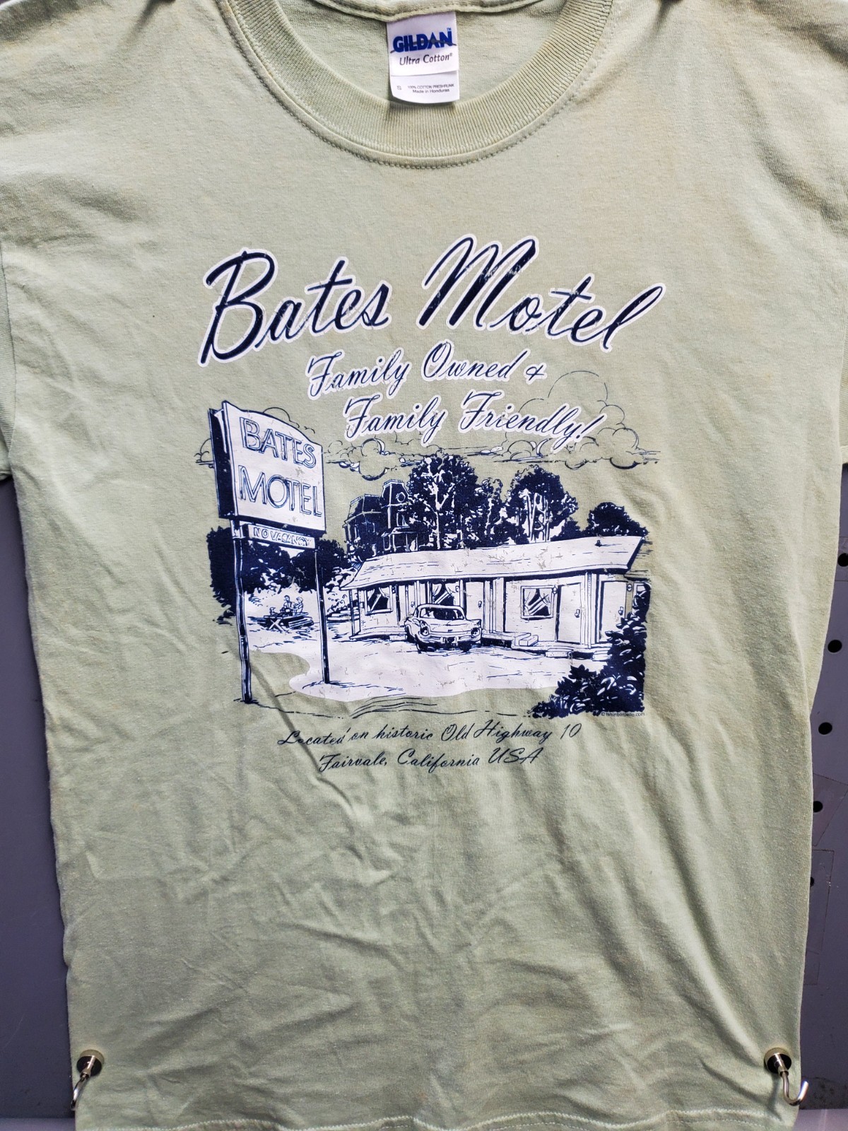 Vintage 90s Bates Motel  T-Shirt Size Small TS35