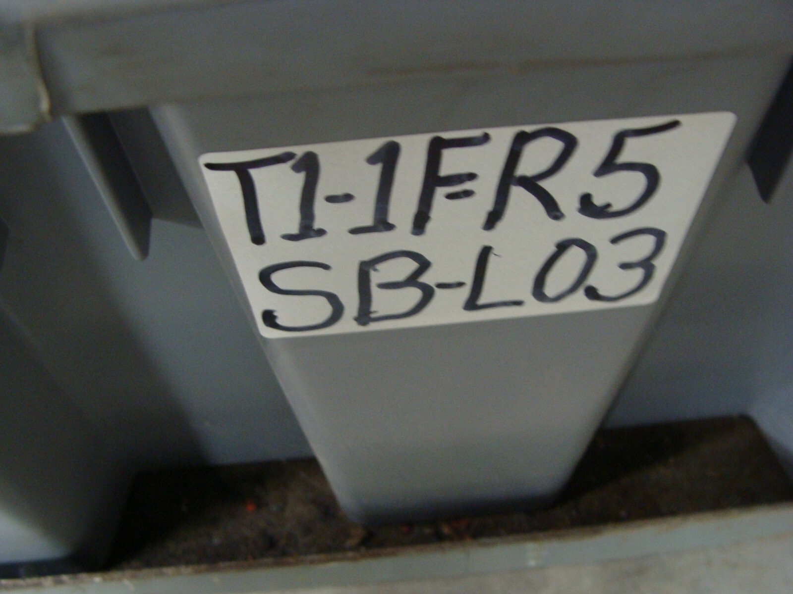 2006 INTERNATIONAL 8600 SBA 4X2 POWER DISTRIBUTION CENTER