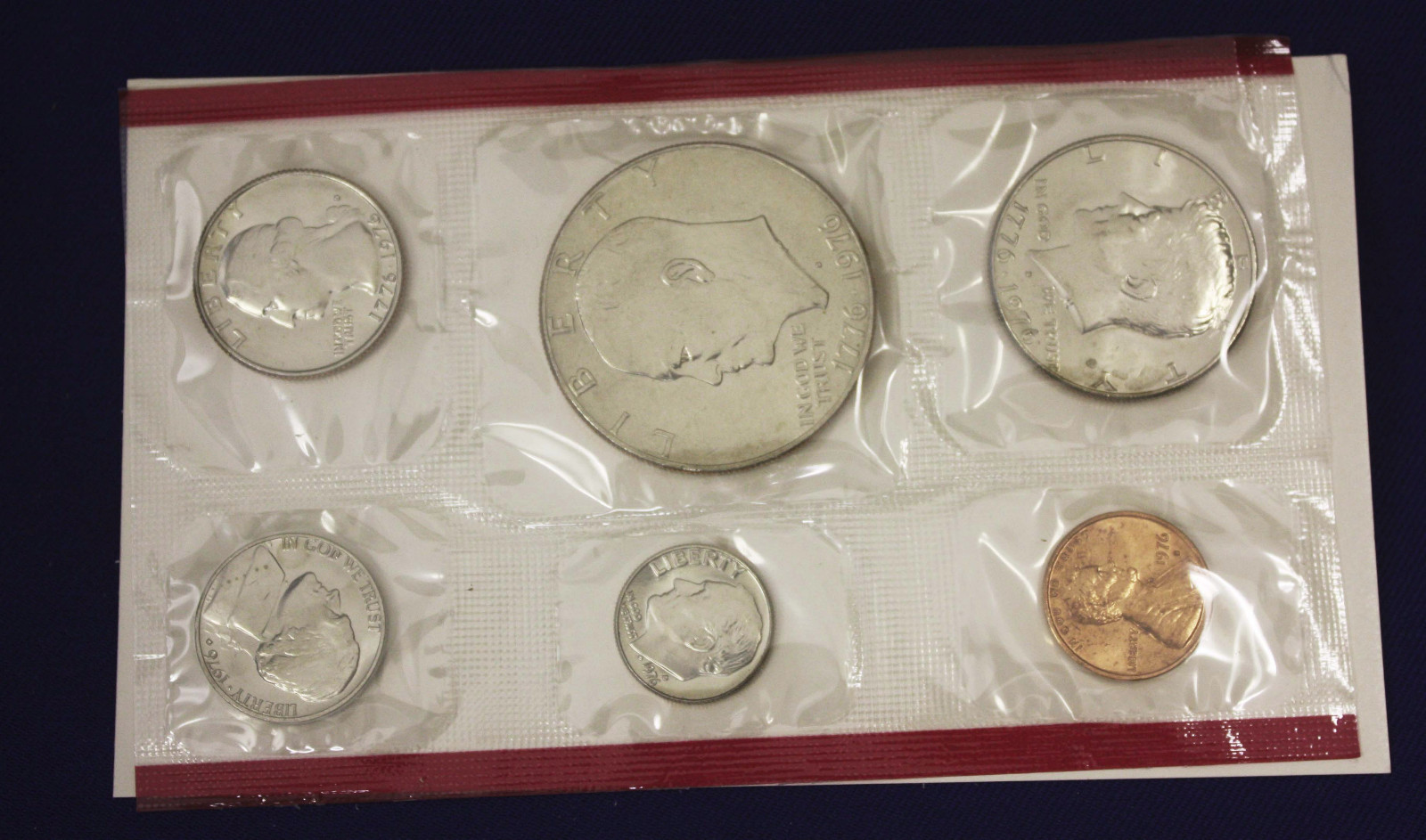 1976 MINT SET ISSUED BY U.S. MINT