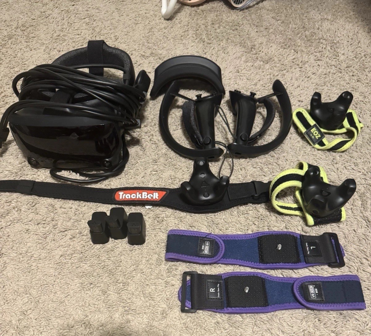 Valve Index w/ 3 Trackers + 3 Base Station