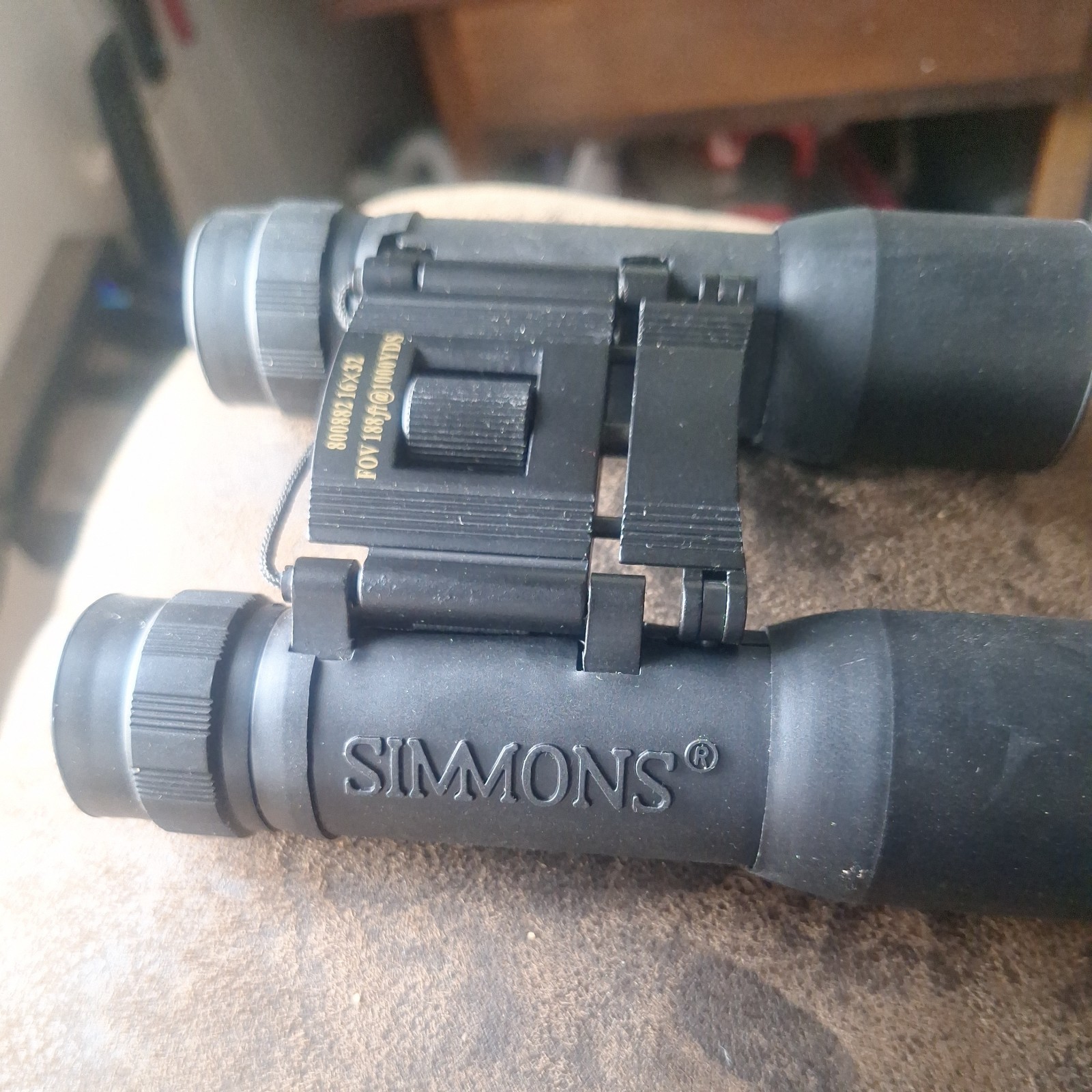 Simmons 16x32 Binoculars – Compact Folding Design, 188ft@1000yds
