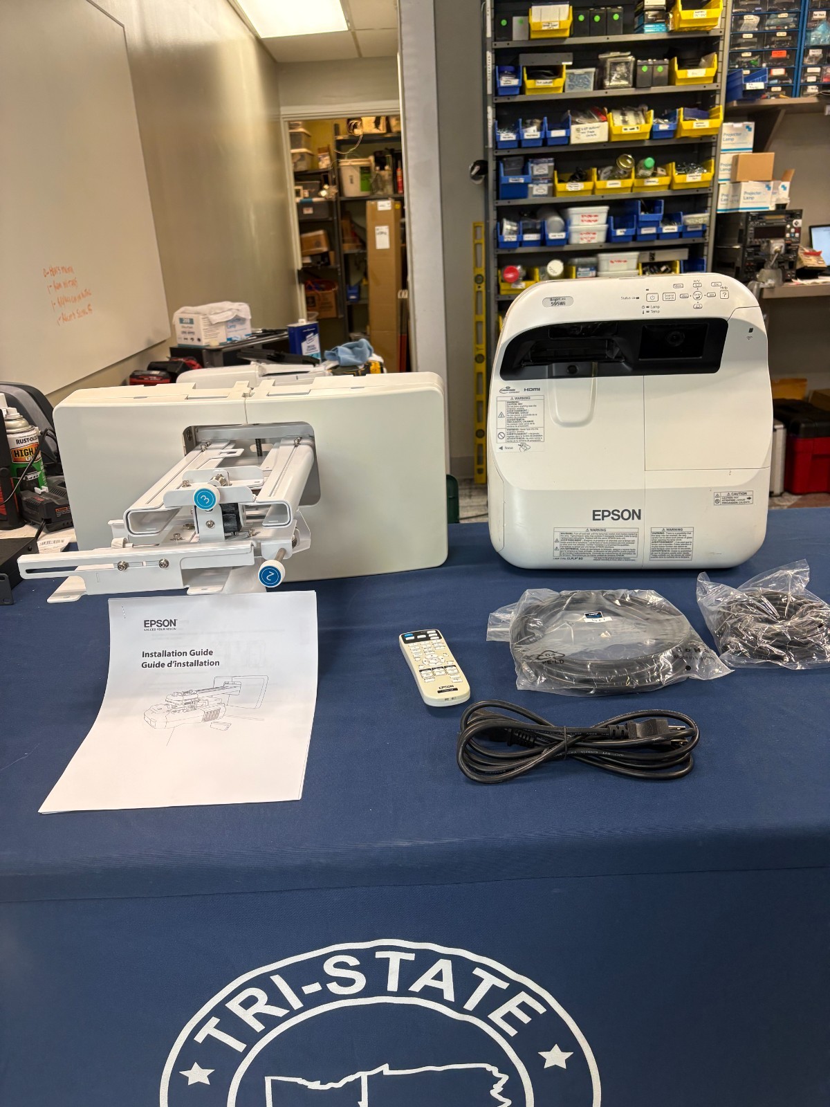 Epson 595Wi WXGA 3LCD Proj. 3300 Lumen W/ Mount.  Acces. New Lamp Installed