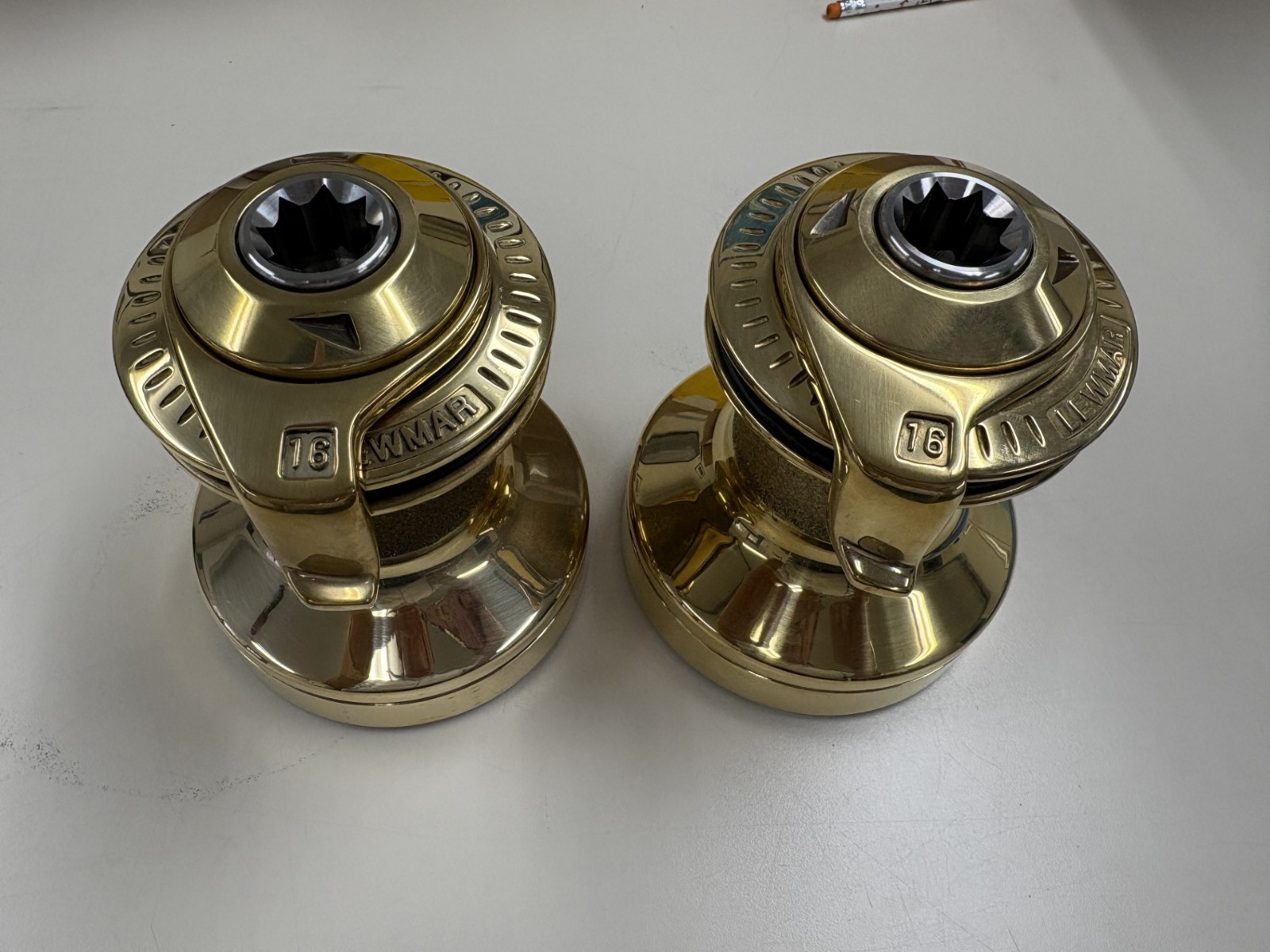 Lewmar 16BBST ALL BRONZE 1-SPD ST WINCH - 49016002