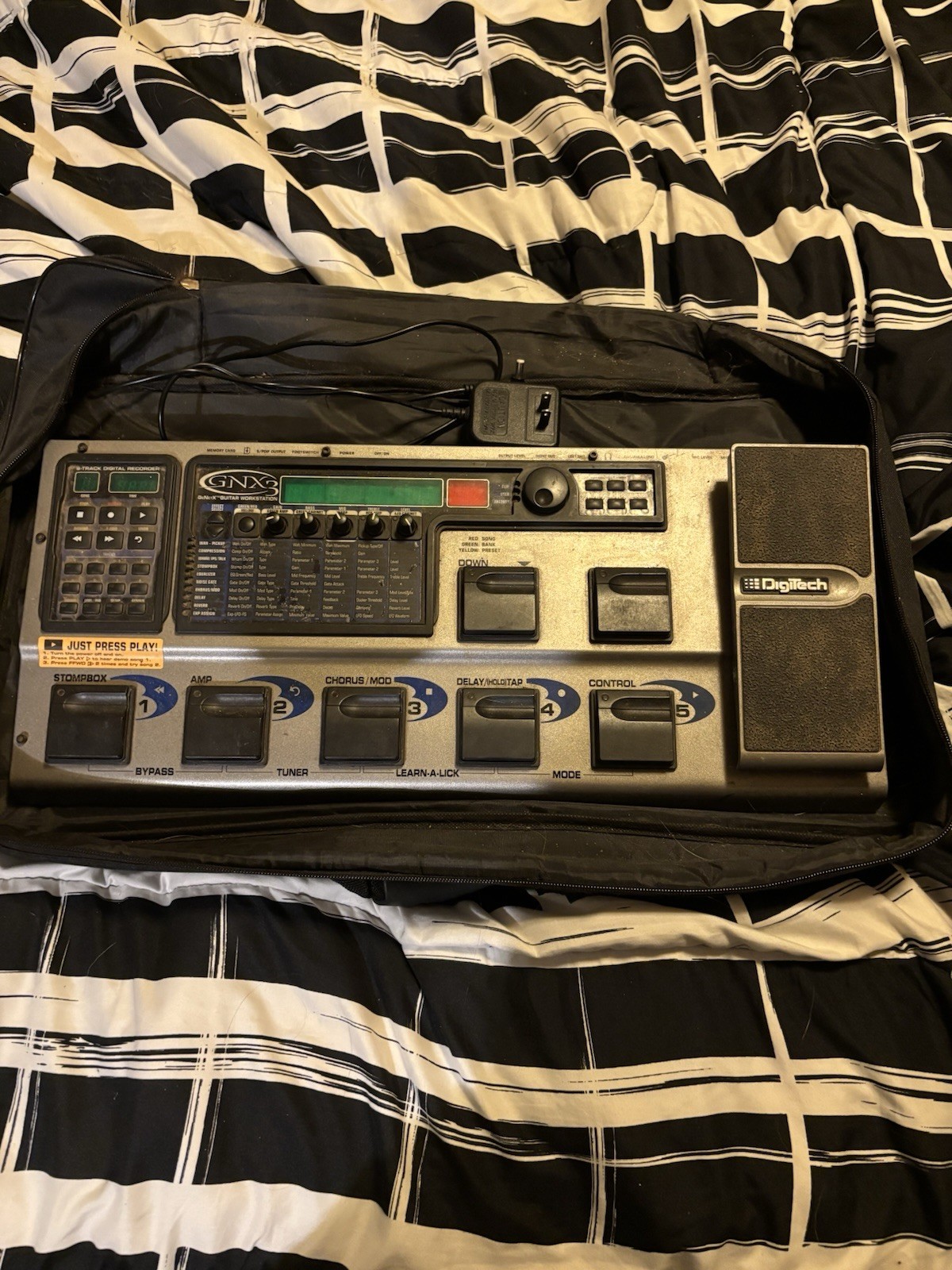 Digitech GNX3 Multi-Effects Processor Pedal Workstation