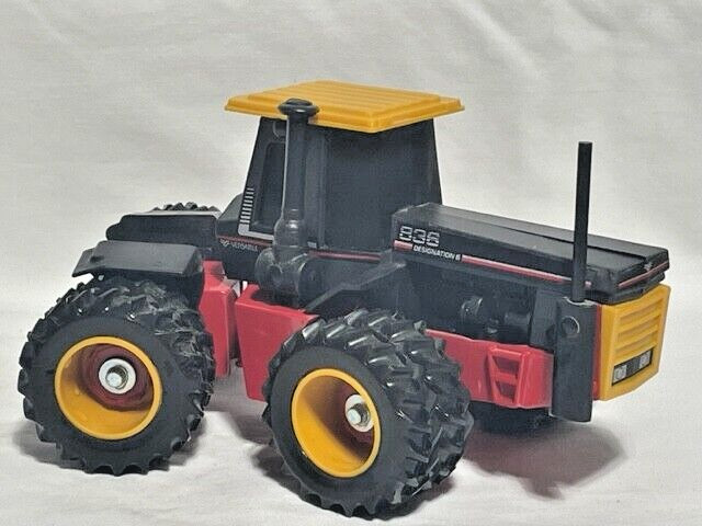 Scale Models 1/32 Versatile 836 Designation 6 4WD Farm Tractor  w/ Duals