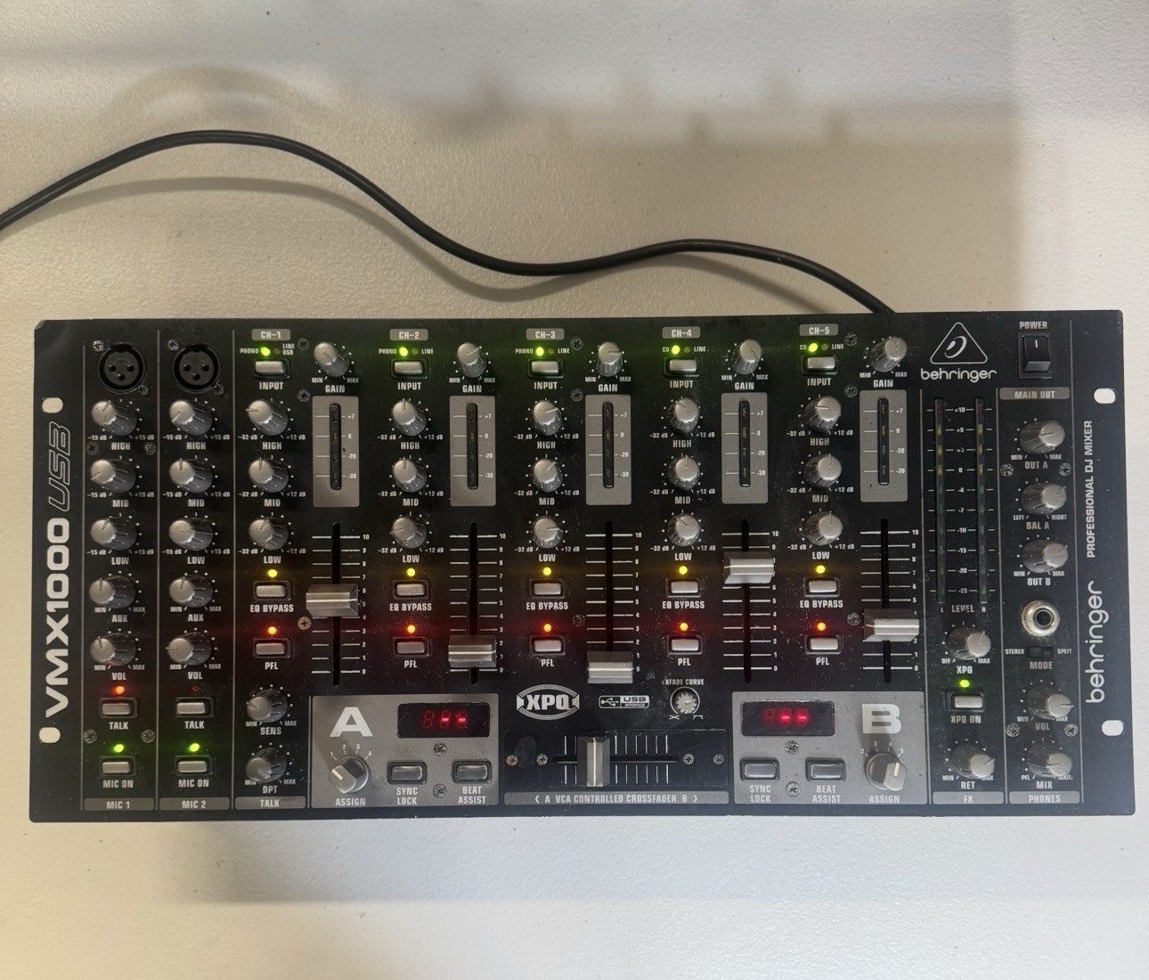 Behringer VMX1000USB 5-Channel DJ Mixer USB Audio Interface Professional