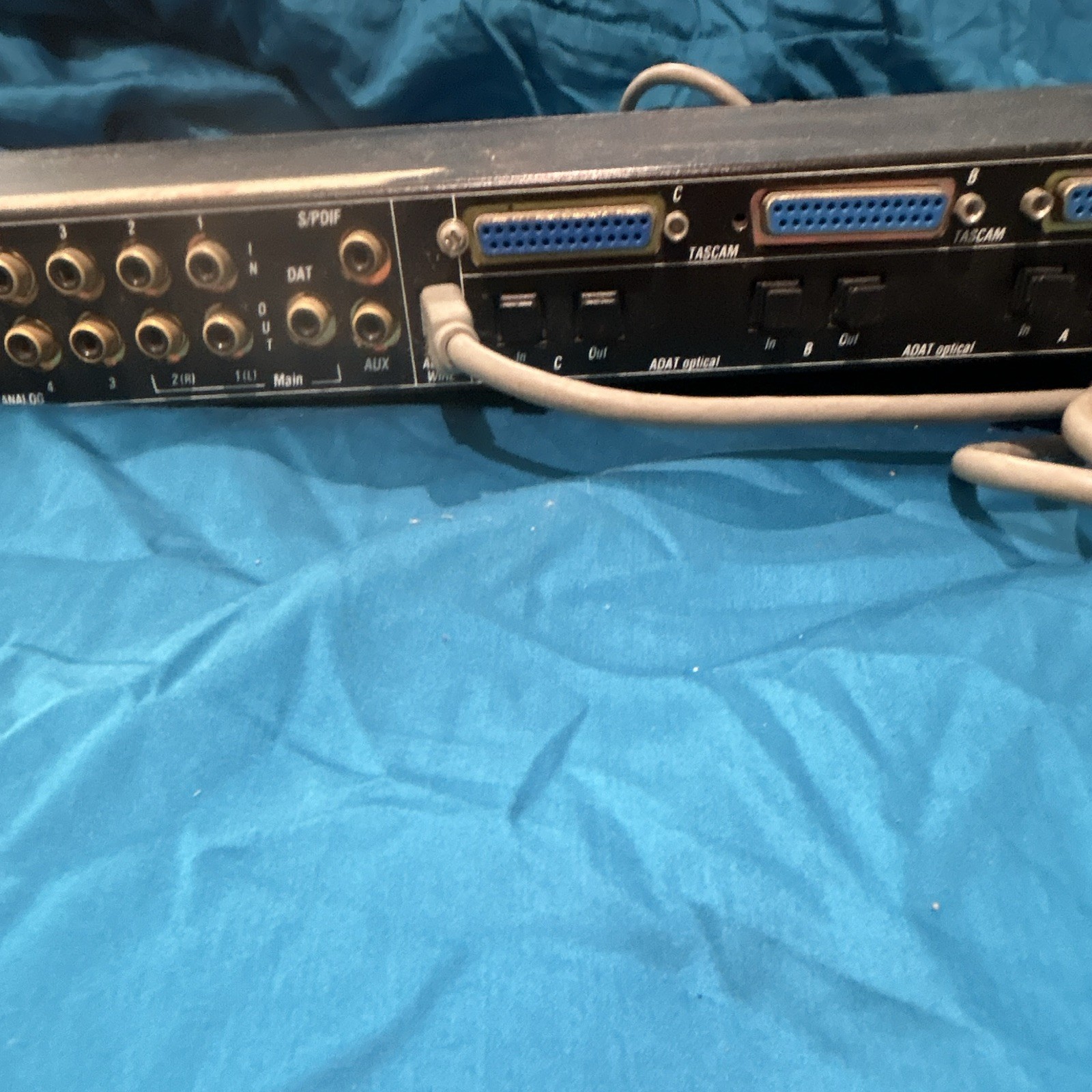 MOTU 2408 Rackmount Audio Interface ADAT S/PDIF 1/4" TRS Format Convert