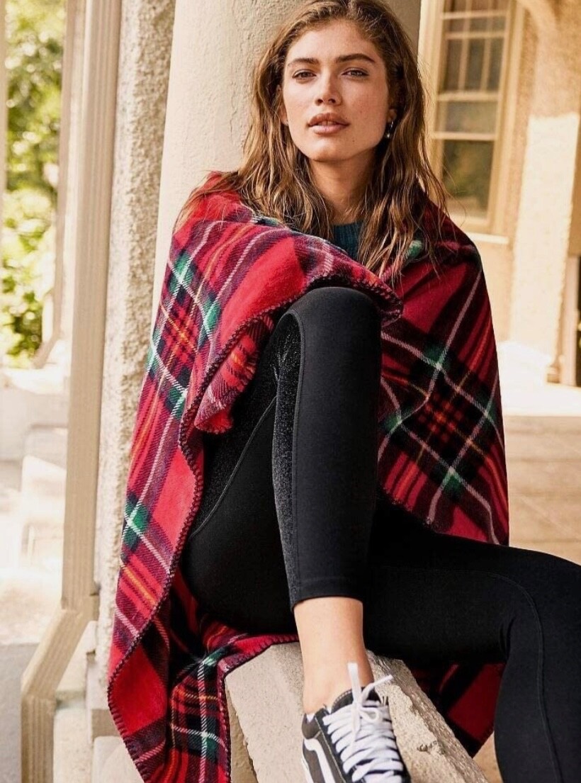 NWT Victoria’s Secret PINK Plaid Fleece Blanket 50 x 60 MSRP $54