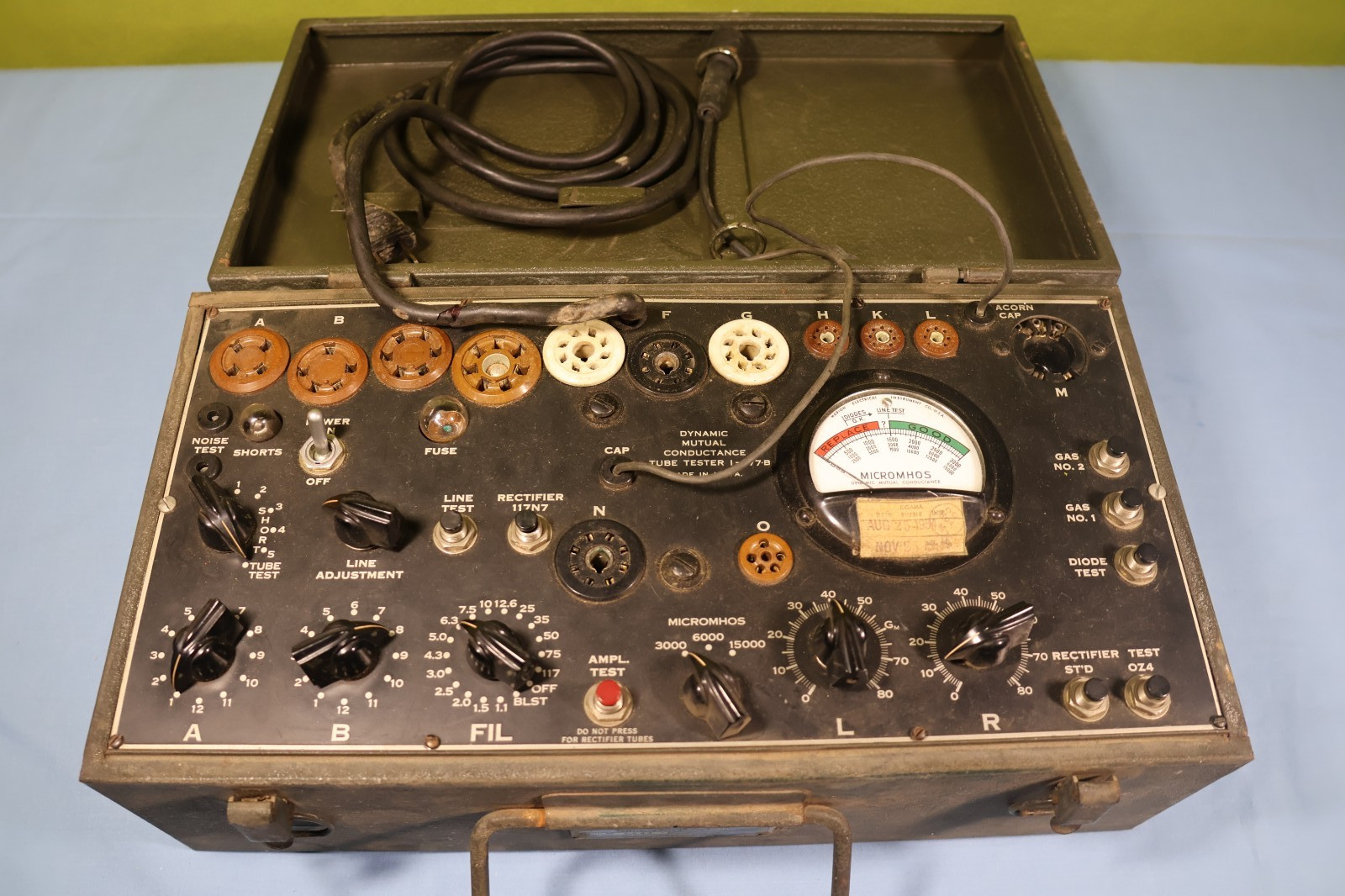 US Military SIGNAL CORP Model I-177B Tube Tester in Good Working Condition