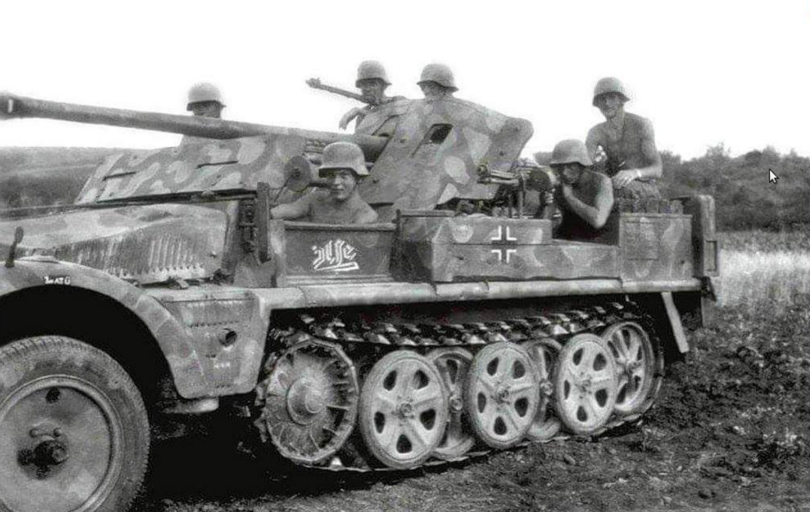 WW2 WWII Photo German SdKfz. 10 Half Track Pak 38 Anti-Tank World War Two / 4195