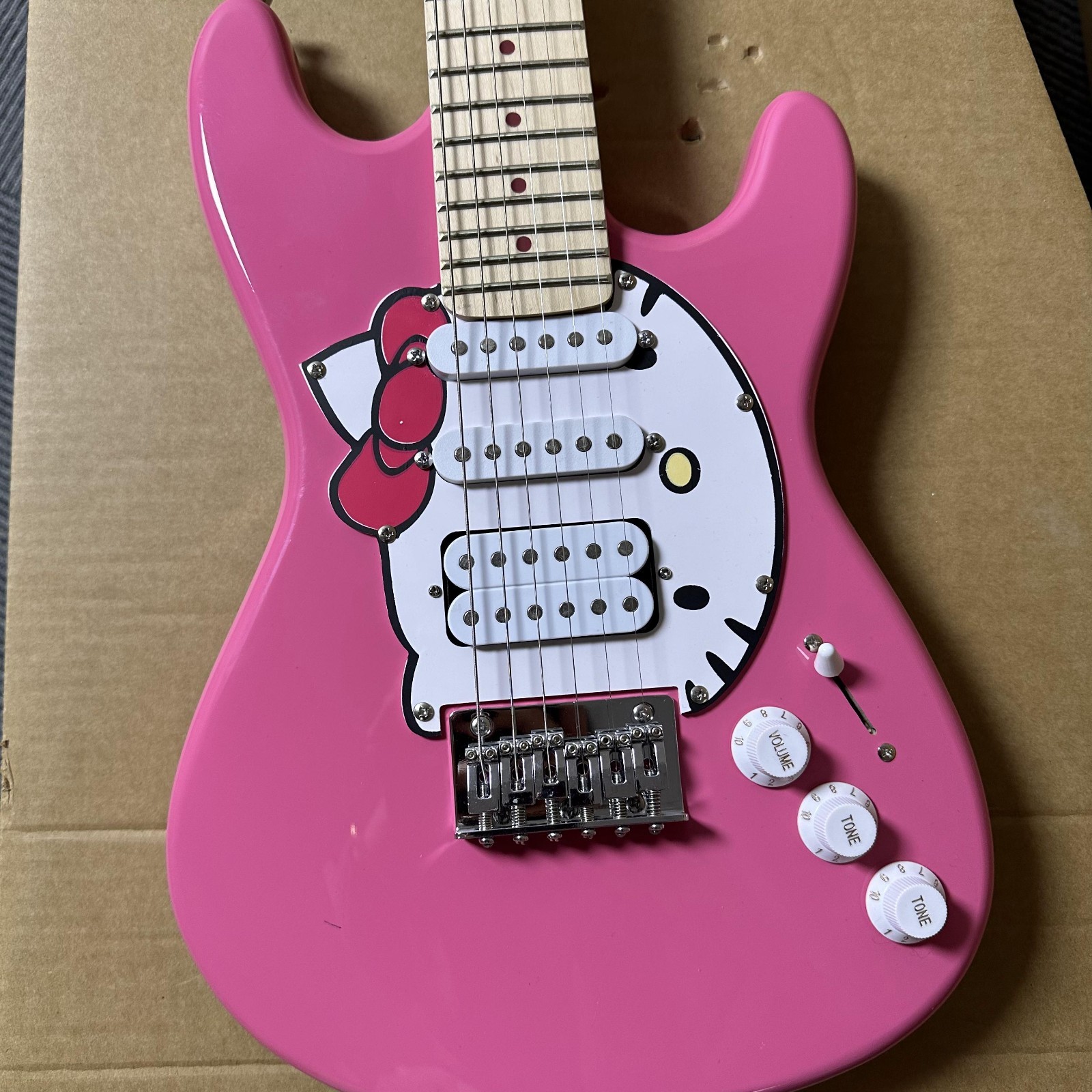 Pink ST Style Electric Guitar Basswood Body Maple Neck SSS Pickups