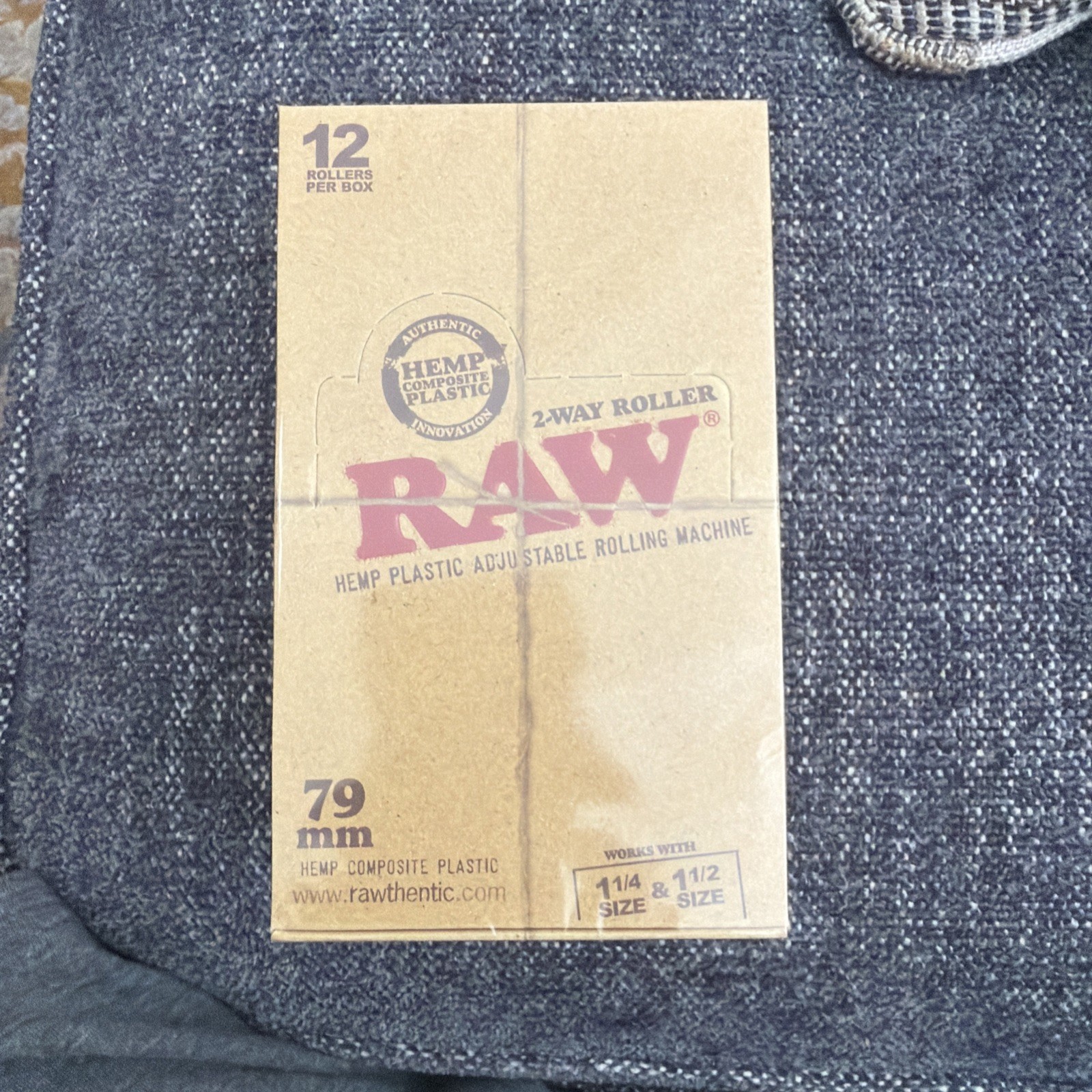 RAW Plastic 2-Way Adjustable Rolling Machine 79mm | 12 Units. Sealed Display Box