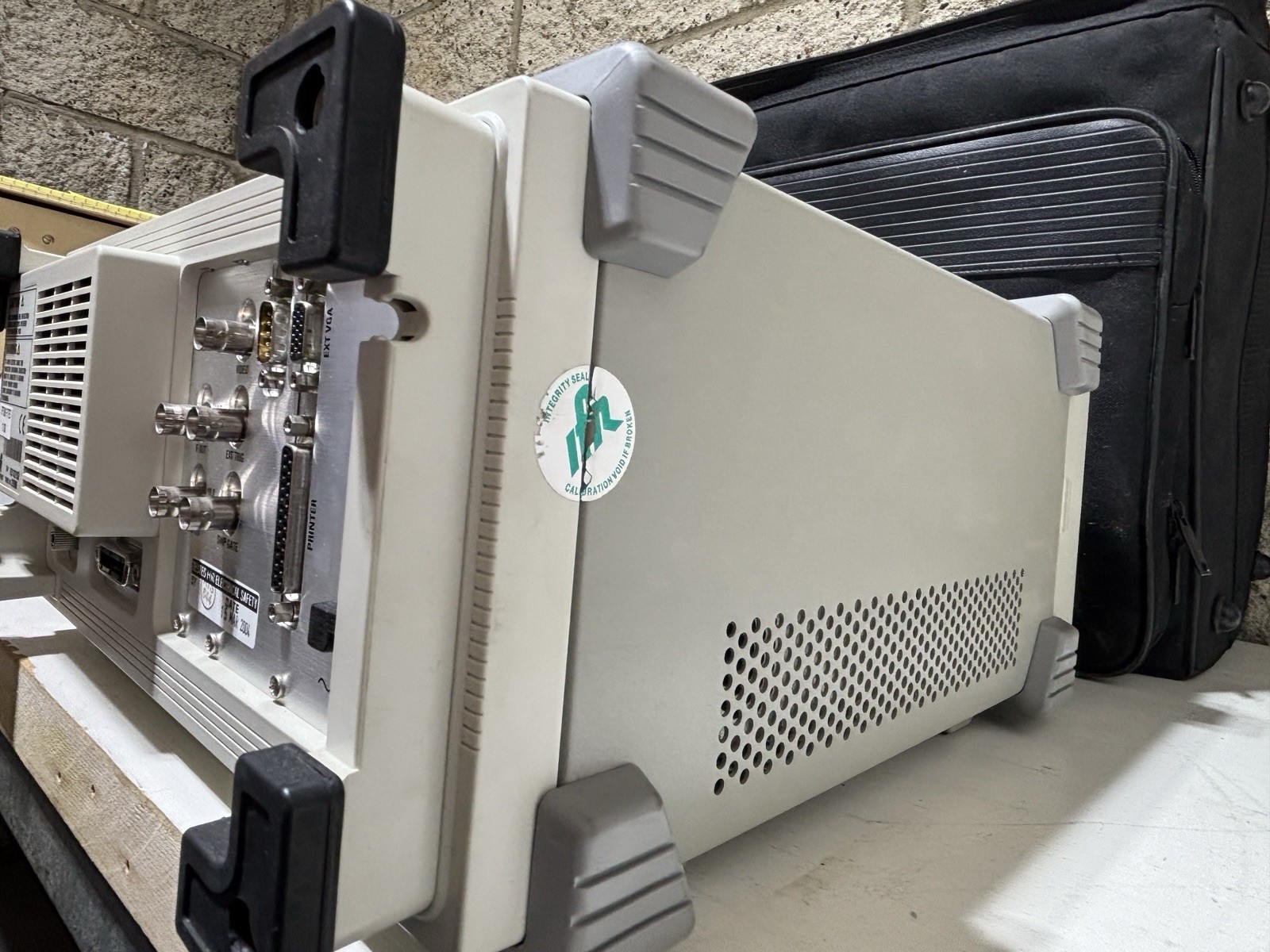 IFR 2399A 9kHz-3GHz Spectrum Analyzer w/ Tracking Generator + Case