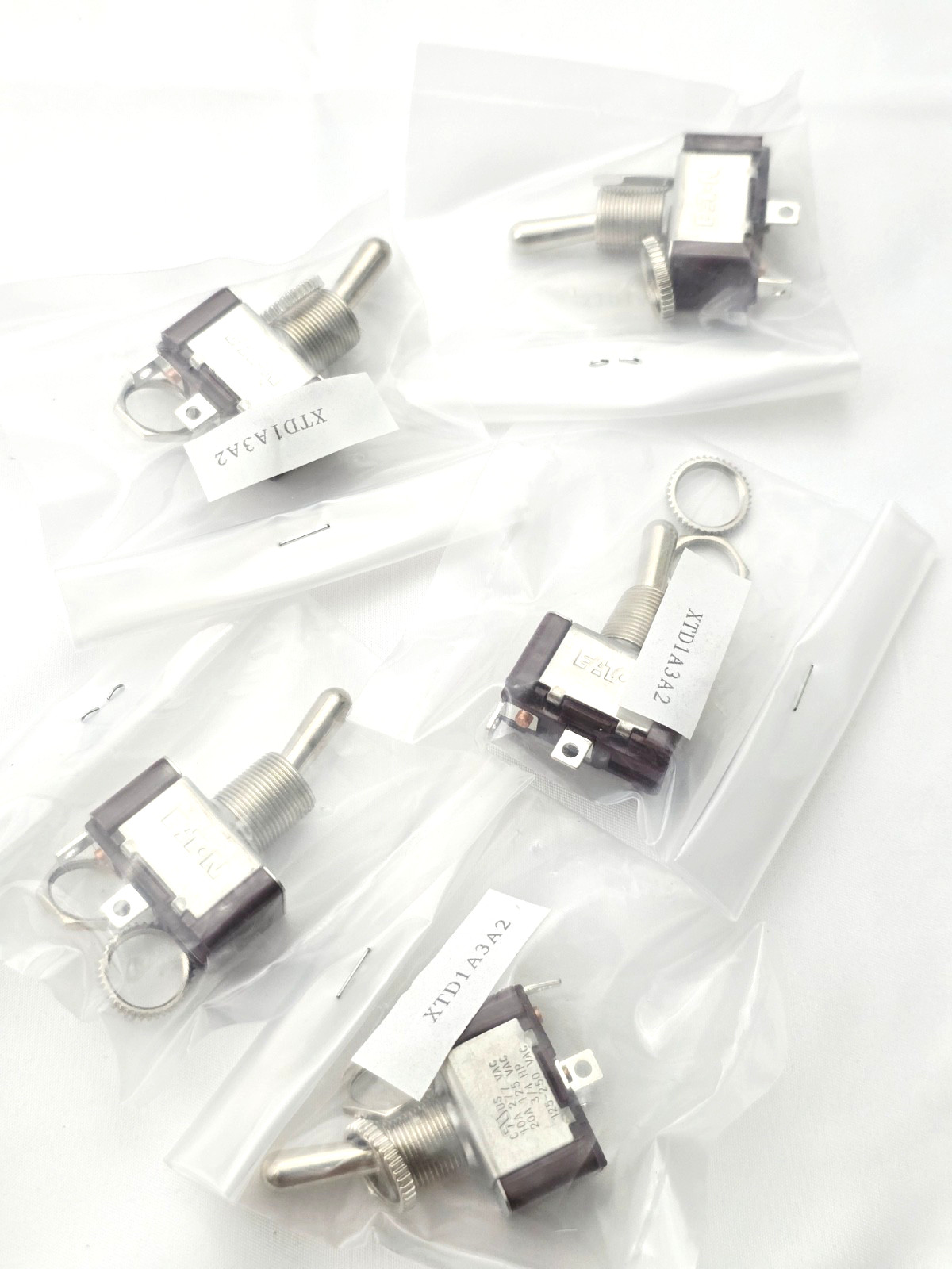 Lot of 5 Eaton XTD1A3A2 Toggle Switch SPST 2 Position On-Off 10A/277V 20A/125V