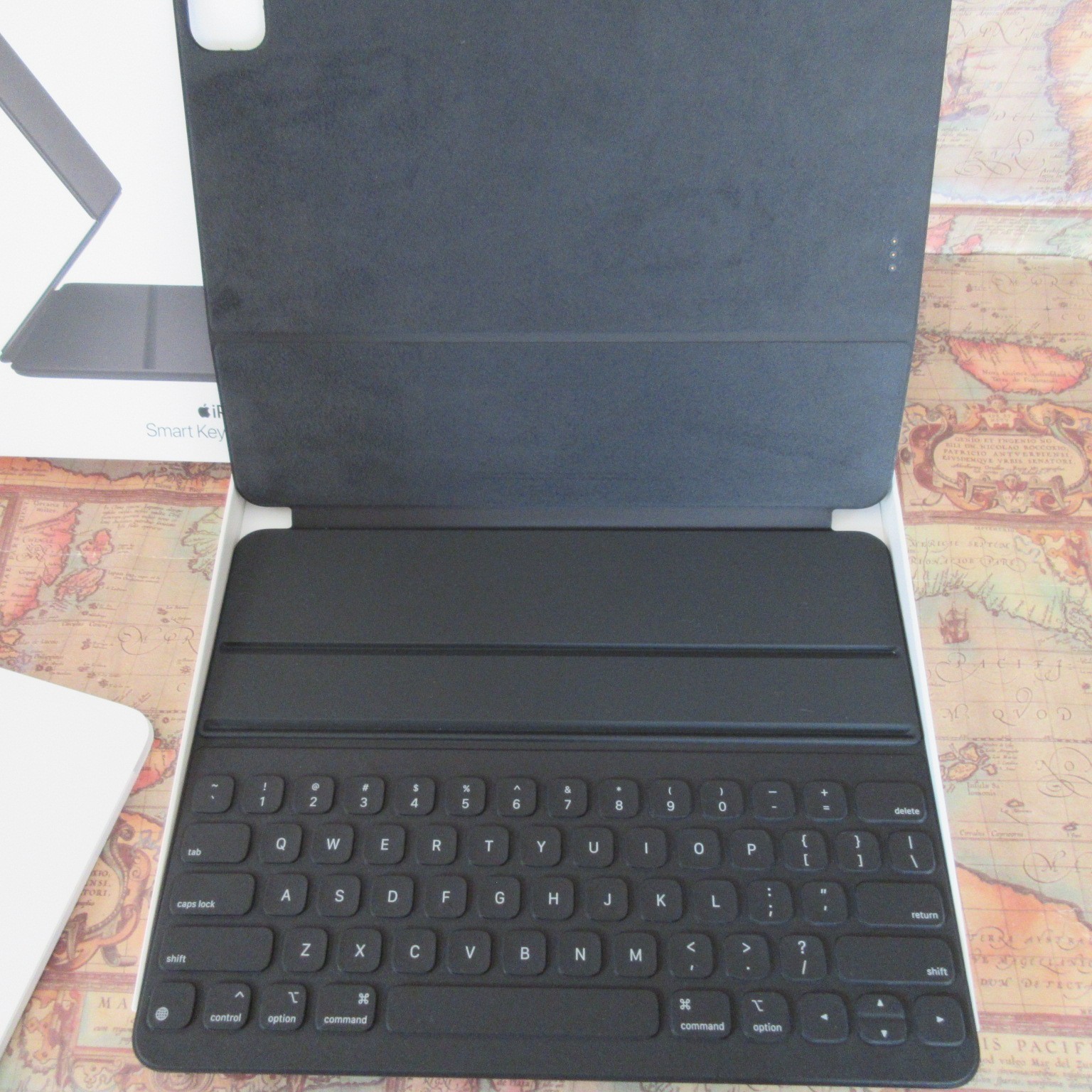 Apple Smart Keyboard Folio (for 12.9-inch iPad Pro- 4th Generation)