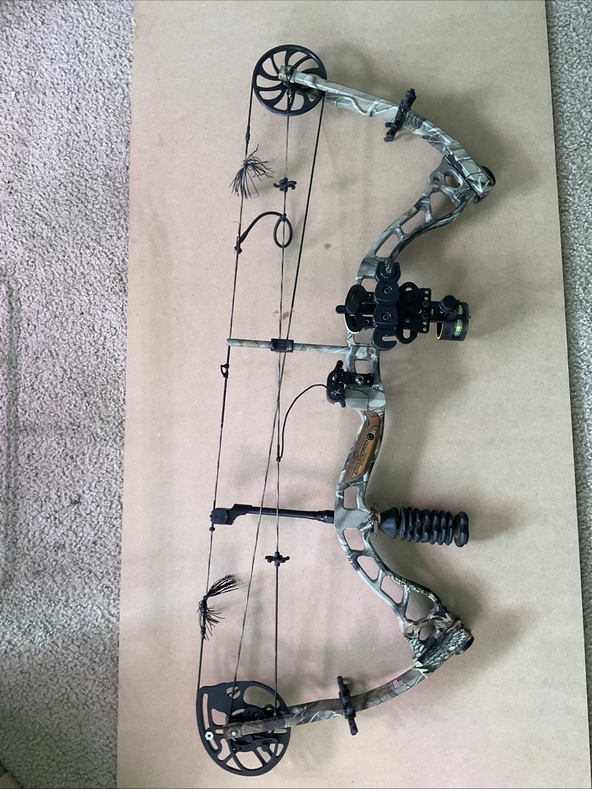 DIAMOND ARCHERY STUD RH BOW