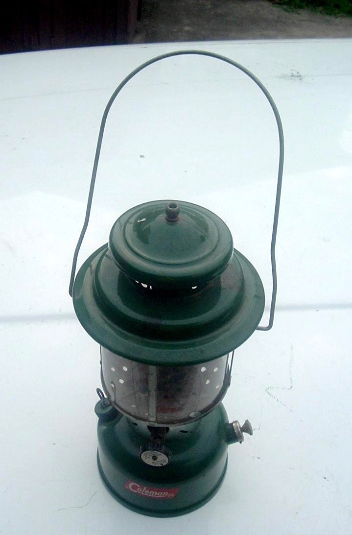 Vintage Coleman 220E Gas Green Double Mantle Lantern Dated 10/62