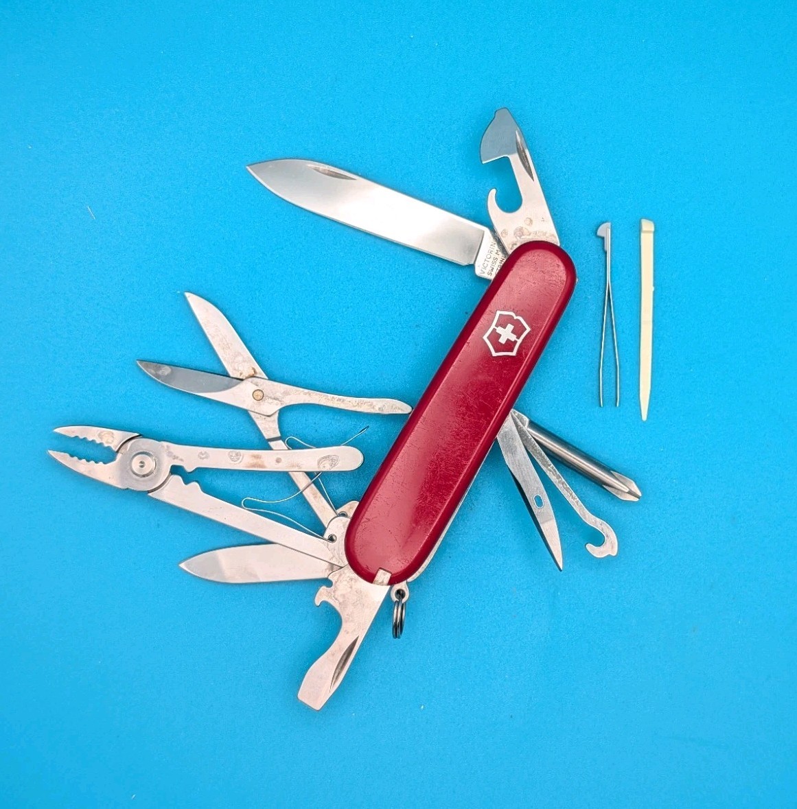 VICTORINOX DELUXE TINKER RED 91MM 17 FUNСTIONS POCKET KNIFE!