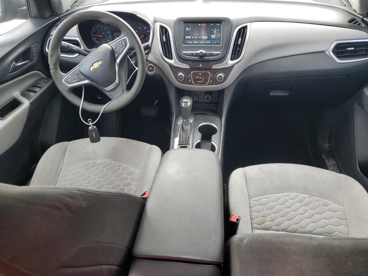 EQUINOX 2018 Glove Box 4823952