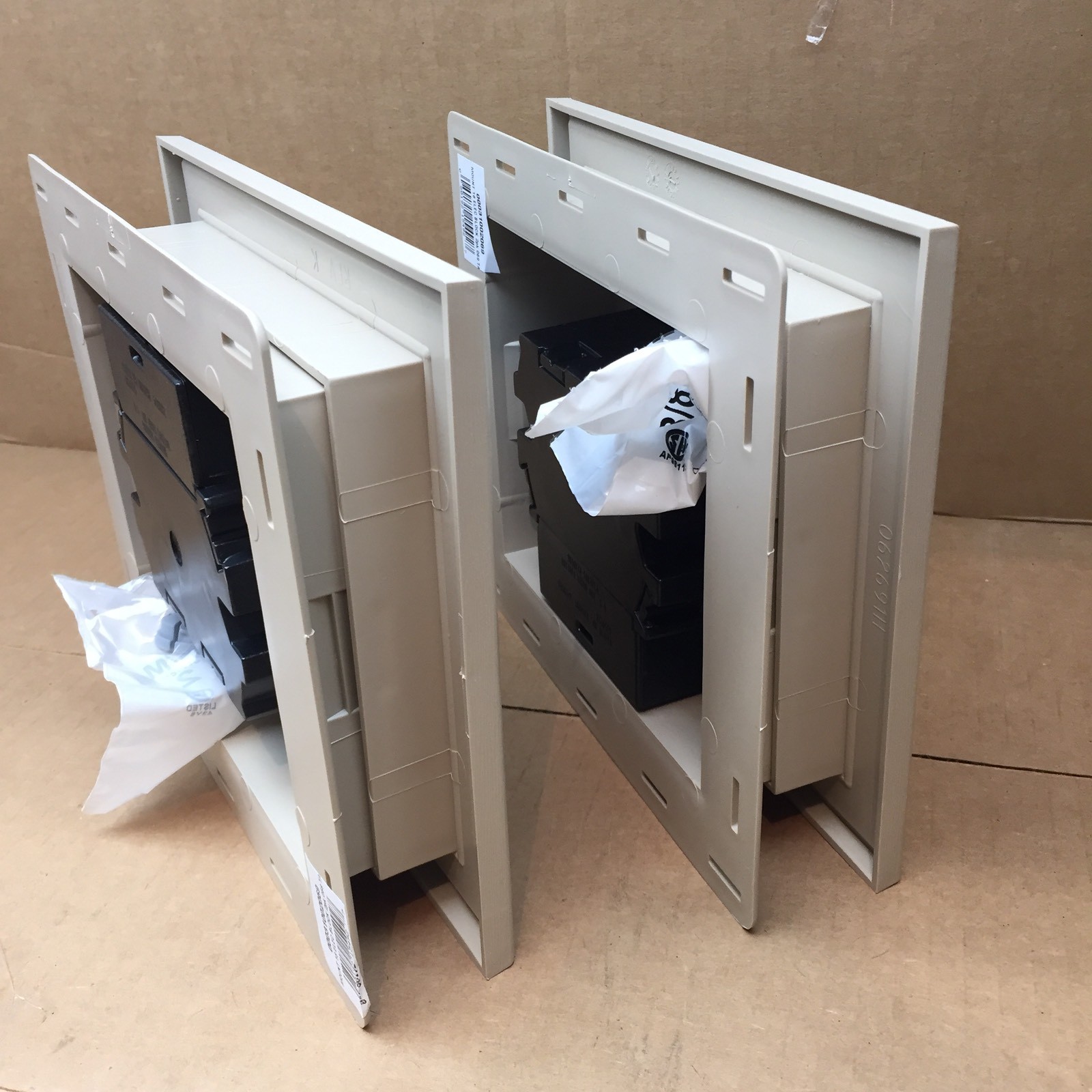 BOX OF 2 MID-AMERICA P/N 00031002069 MOUNT 18 ELEC BLOCK 069