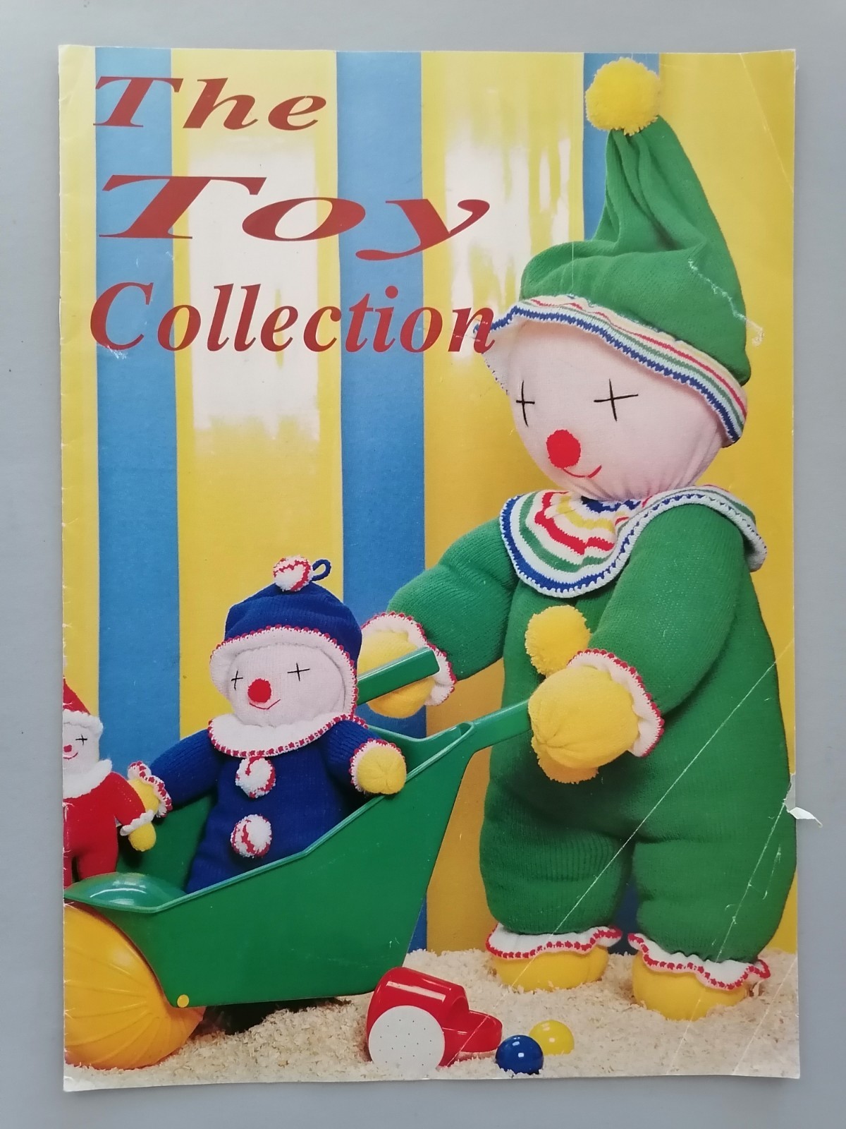 THE TOY COLLECTION, 6 Toys to Machine Knit, Designs by Anna Davenport - Litharne