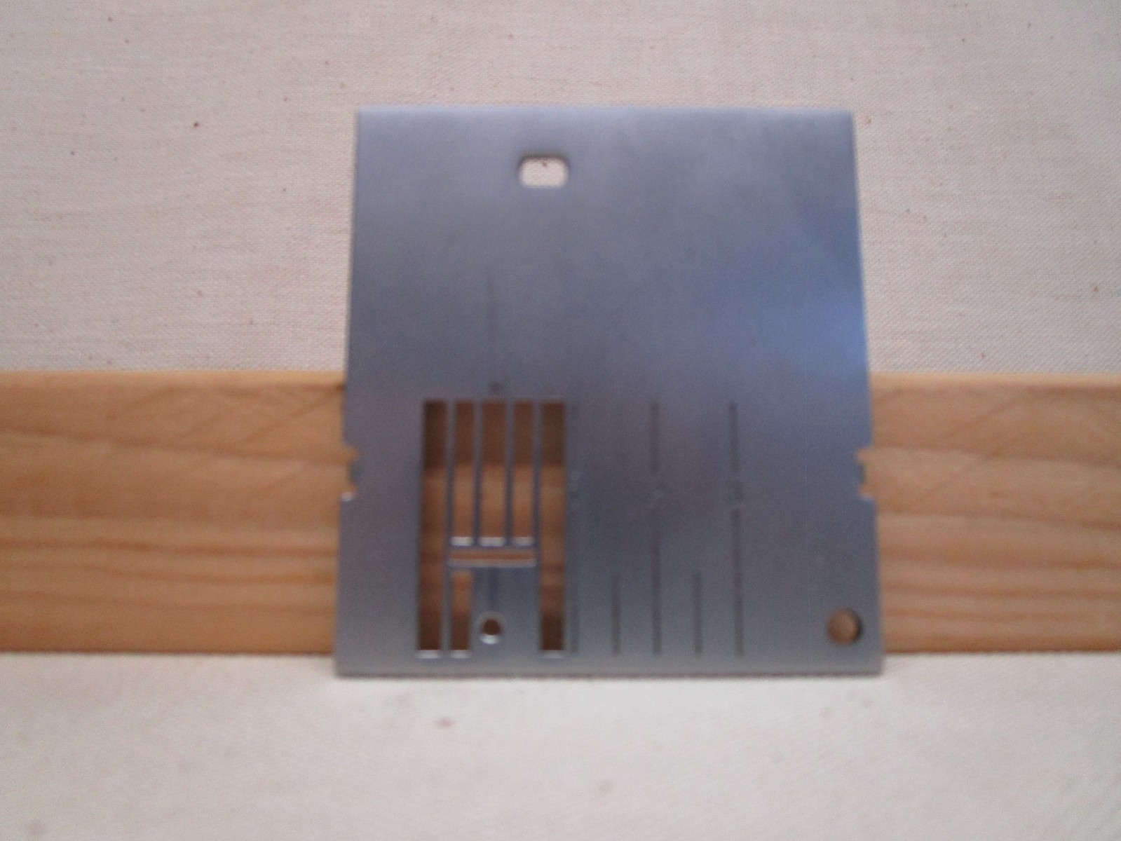 PFAFF Model 1473 Sewing Machine Needle Plate. Plus fits many more Pfaff Models