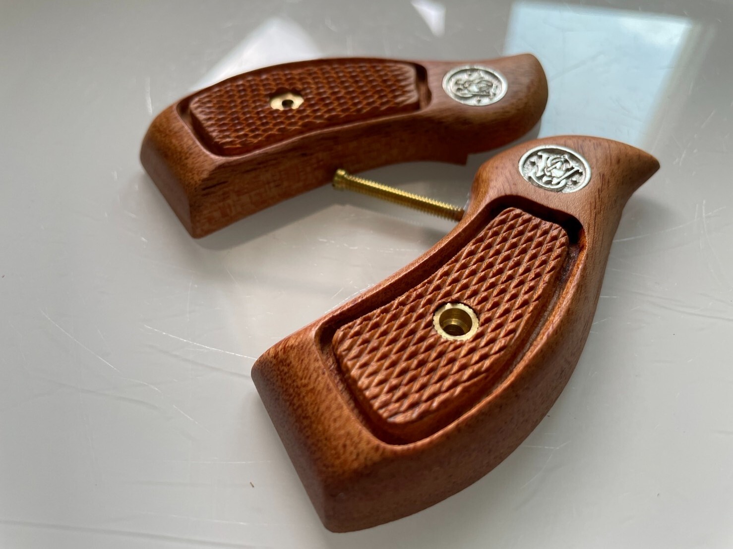New Wood Grips for  S&W J , BODYGUARD, ROUND BUTT, M60 Classic panel; 03