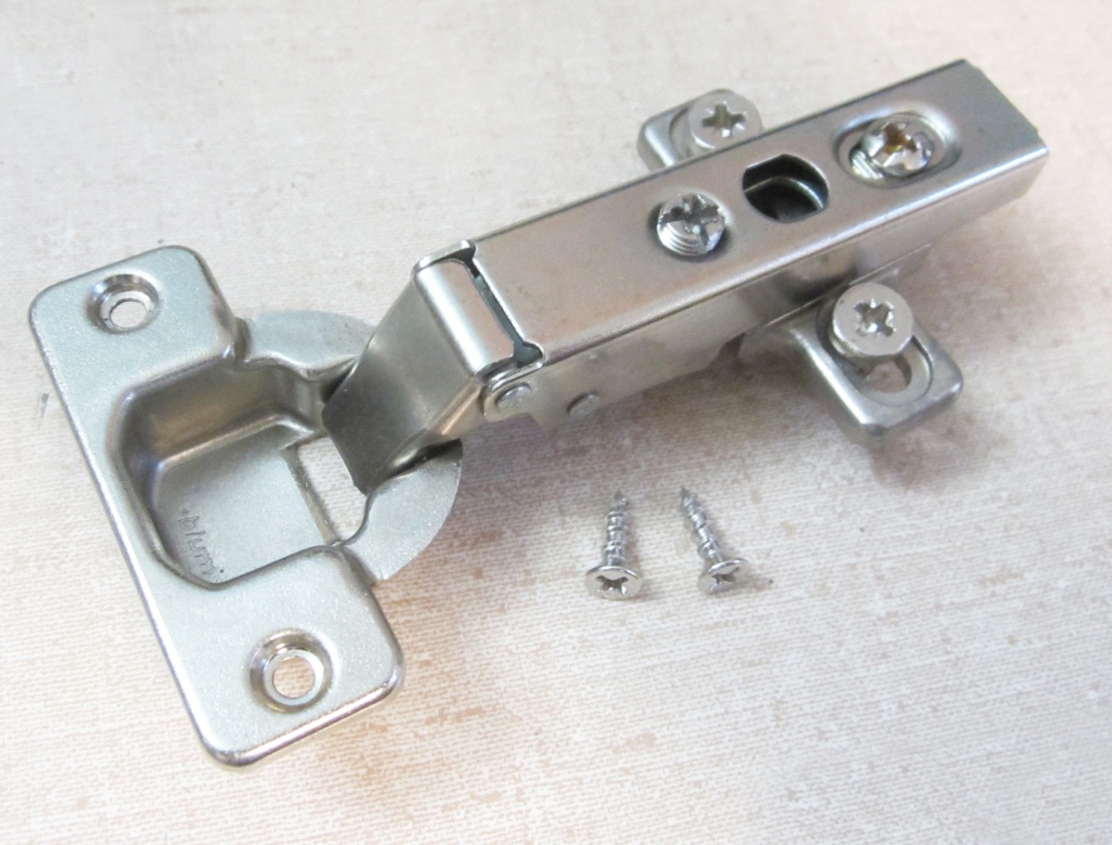 Hard To Find BLUM CABINET HINGE (84.355-01B) w/ Clip-On Plate (175L810-01)