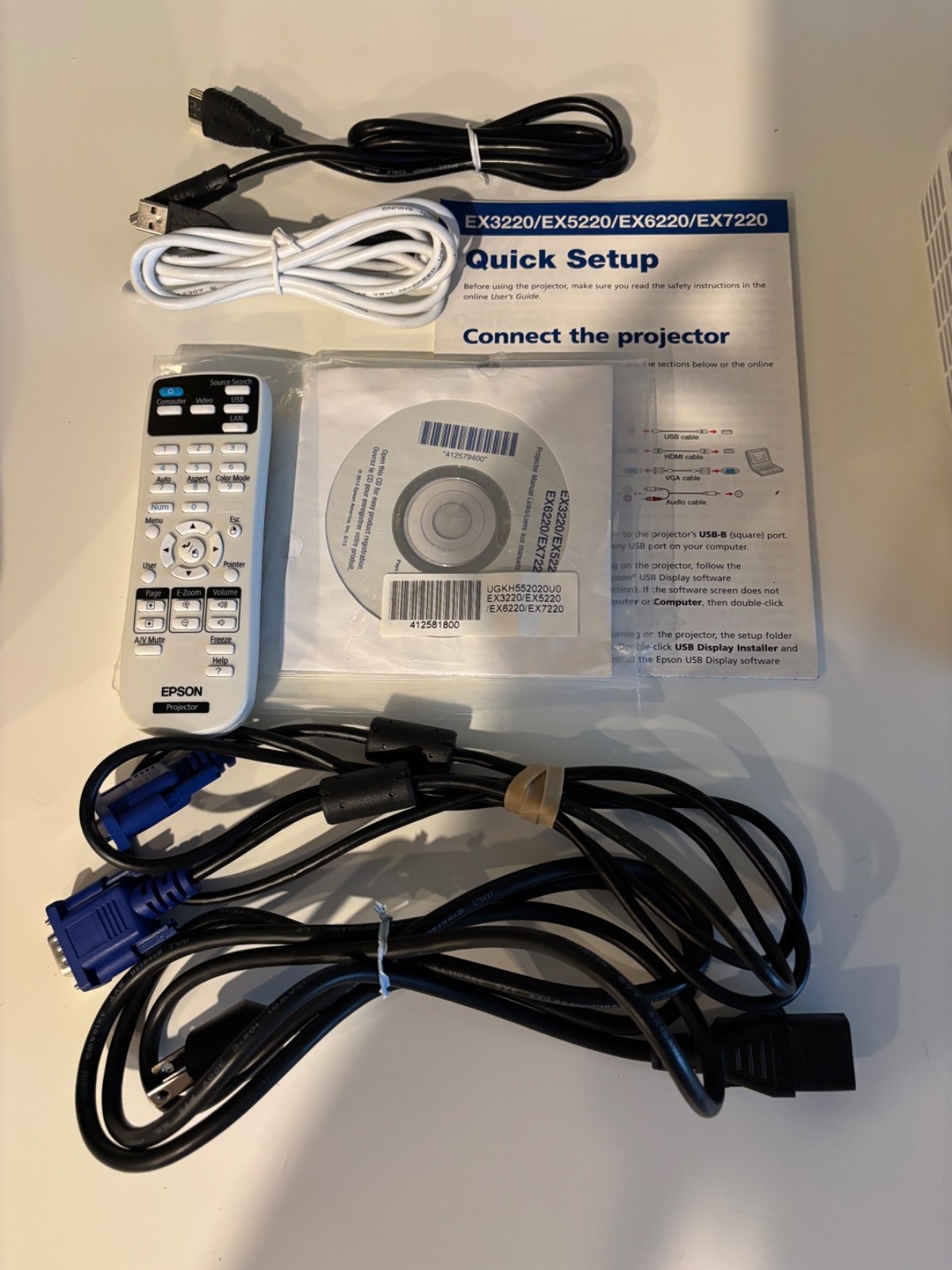 Epson EX3220 SVGA Tri-LCD Projector 3000 Lumens with Only 51 Lamp Hours!