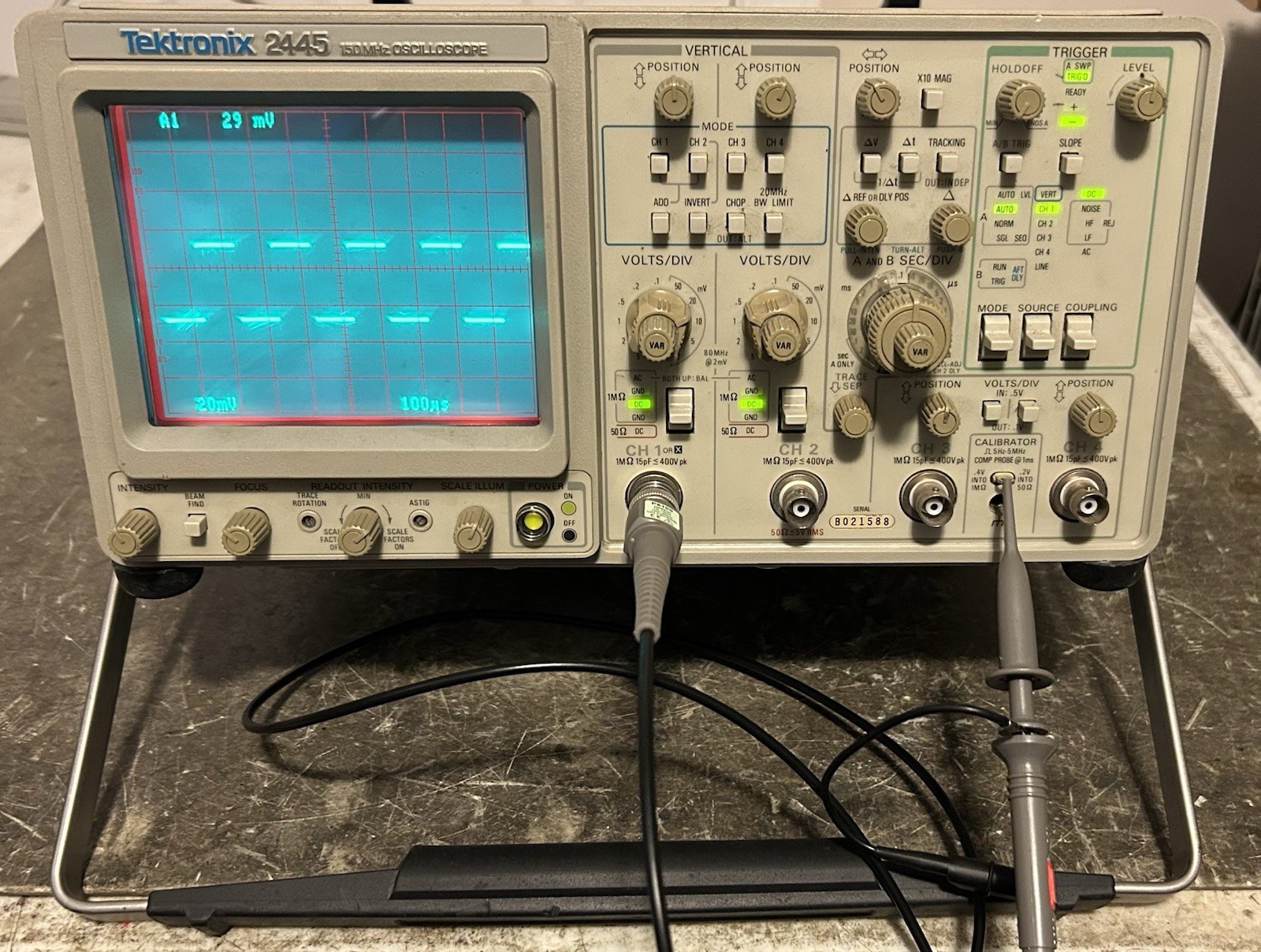 Tektronix 2445 Four Channel 150 MHz Analog Oscilloscope + probe