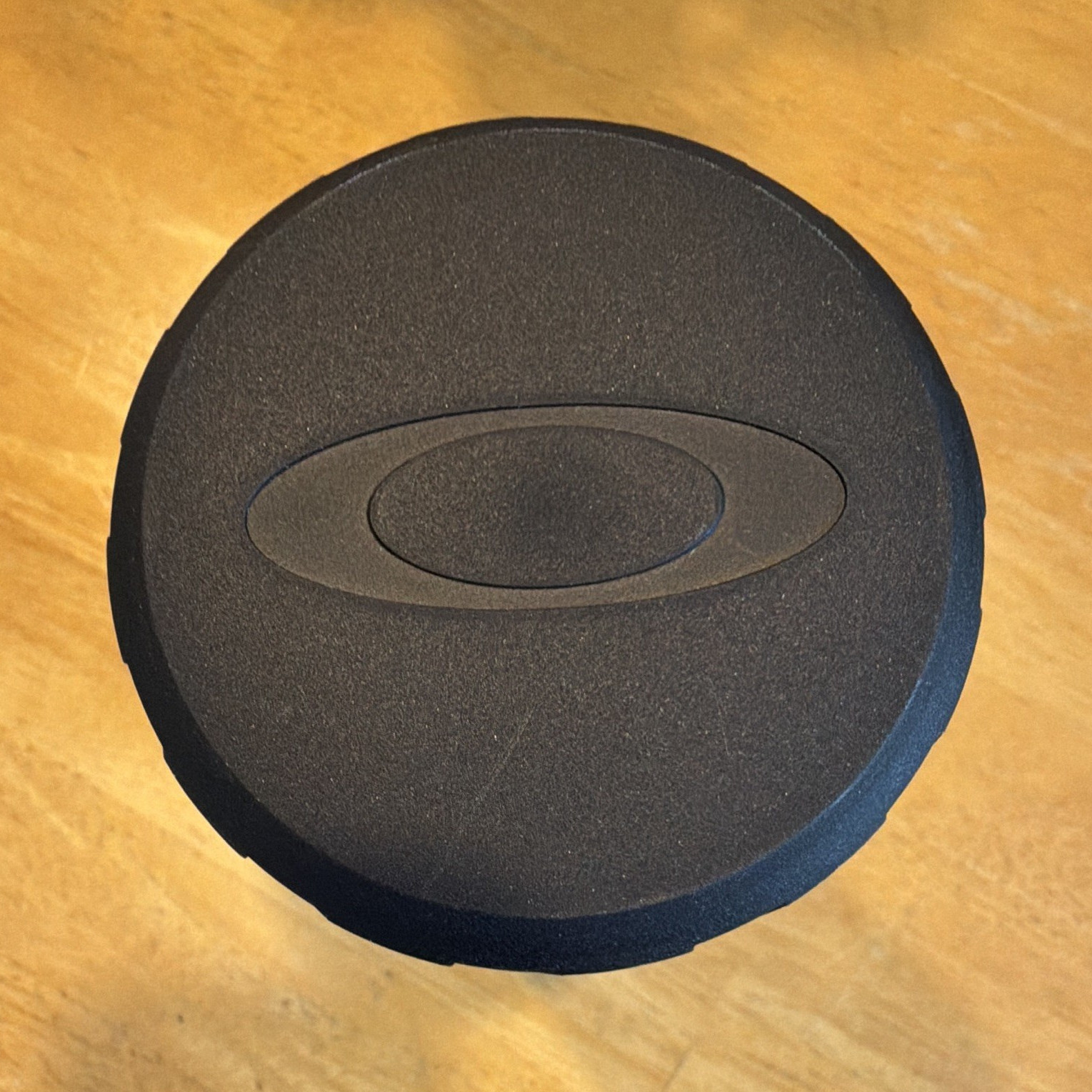 Oakley hard case, round Black/Red, Foam Material.