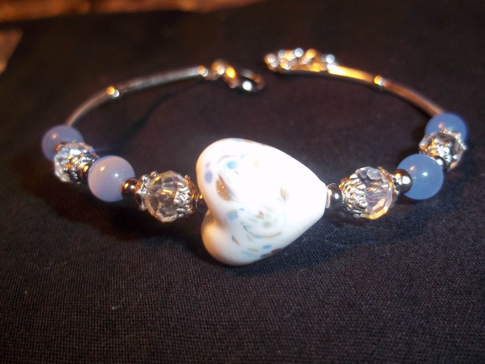 Tibetan Silver WHITE Glass Heart & Blue Cat Eye & Crystal Bead Bracelet B-67
