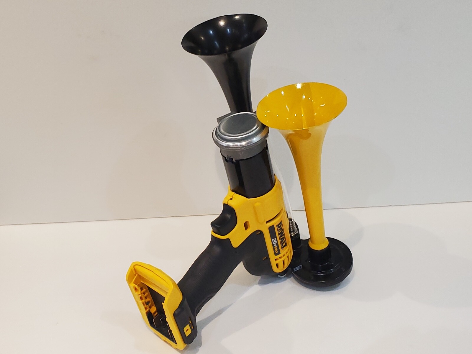 DeWALT 20V Li-Ion Power Air Horn, Train Horn Compressor  11 Inch  Black&Yellow