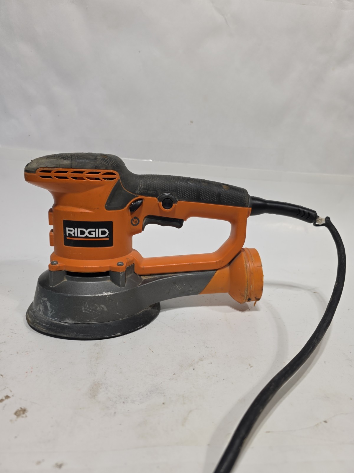 RIDGID R2611VN 6 in Variable Speed Dual Random Orbit Sander Corded 4.4A READ