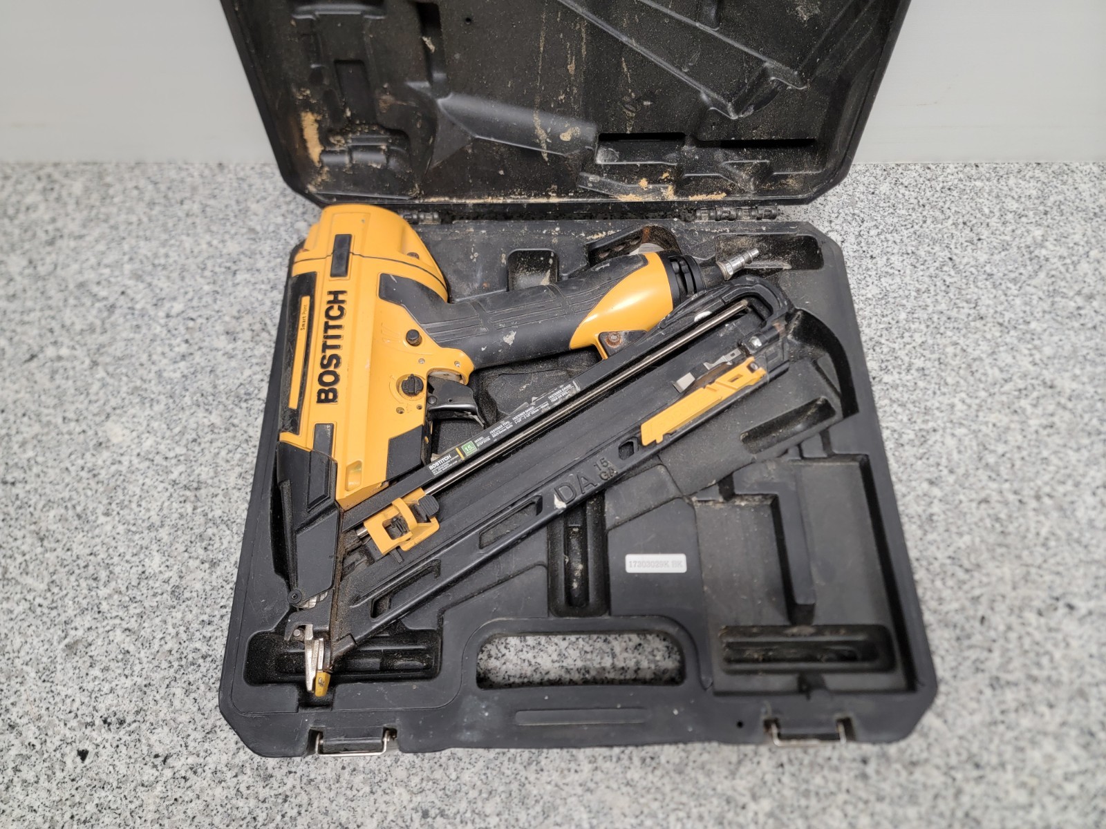 BOSTITCH BTFP72155 Smart Point 15 Gauge Finish Nailer