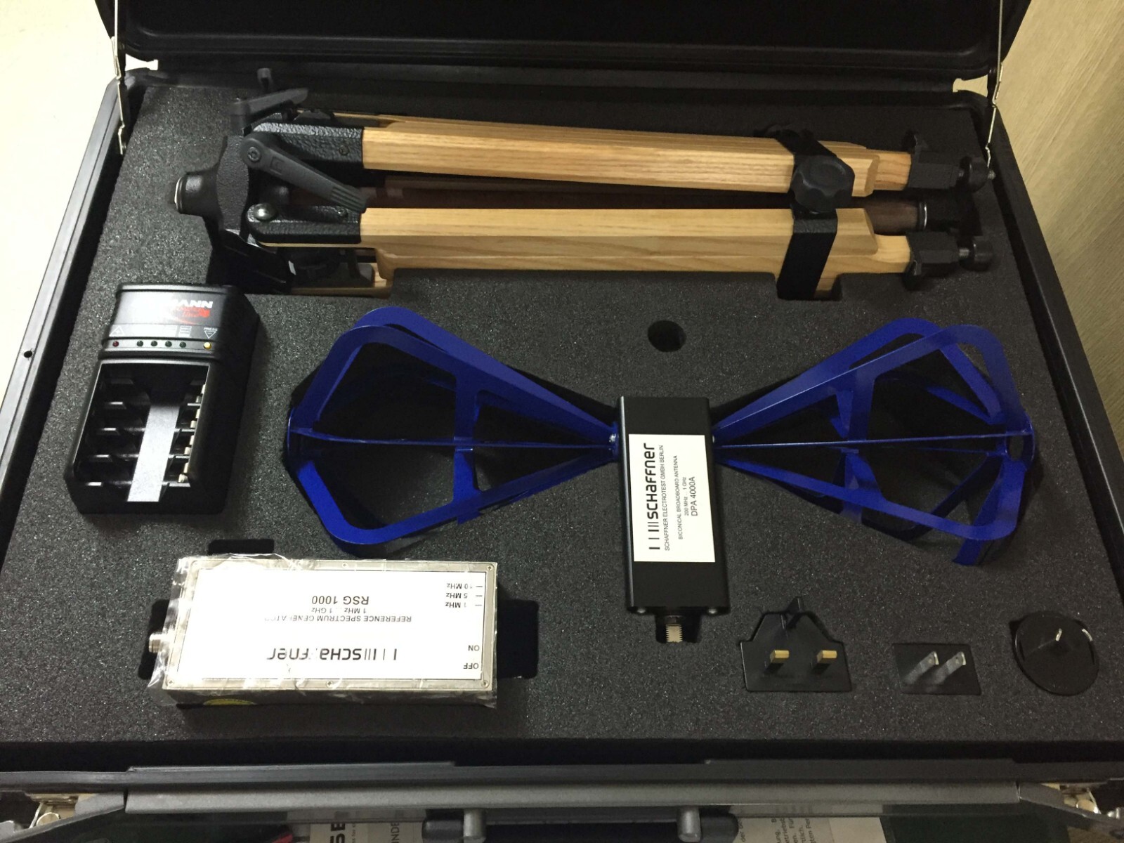 Schaffner VSQ1000 Antenna with Reference Radiation Source