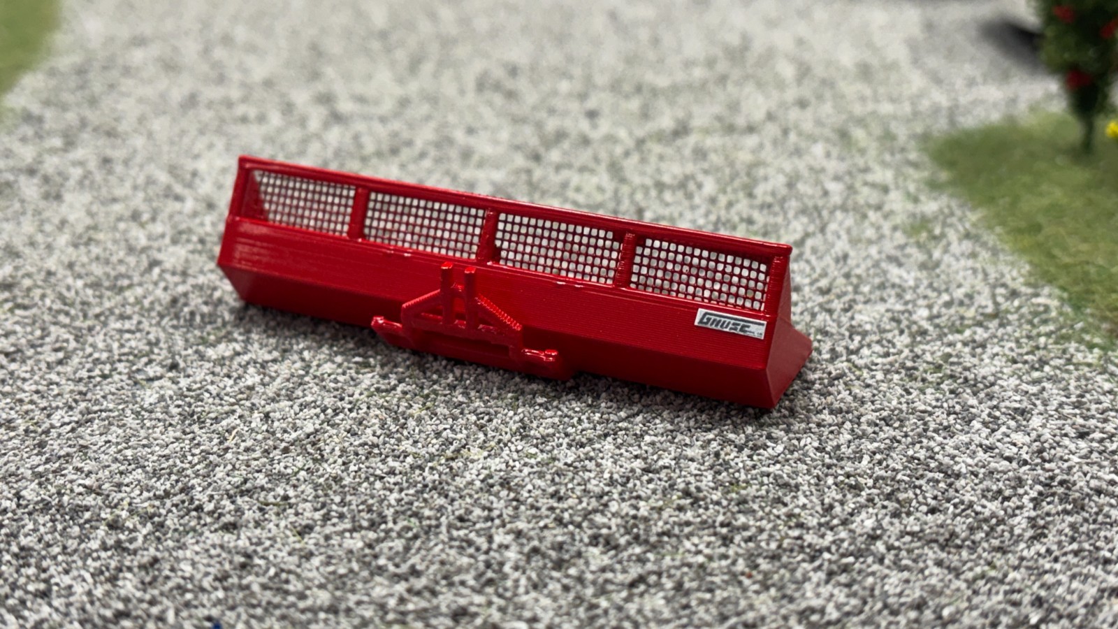 1/64 Gnuse Mfg. L168 With Extension (14 ft) Loader Bucket (RED)