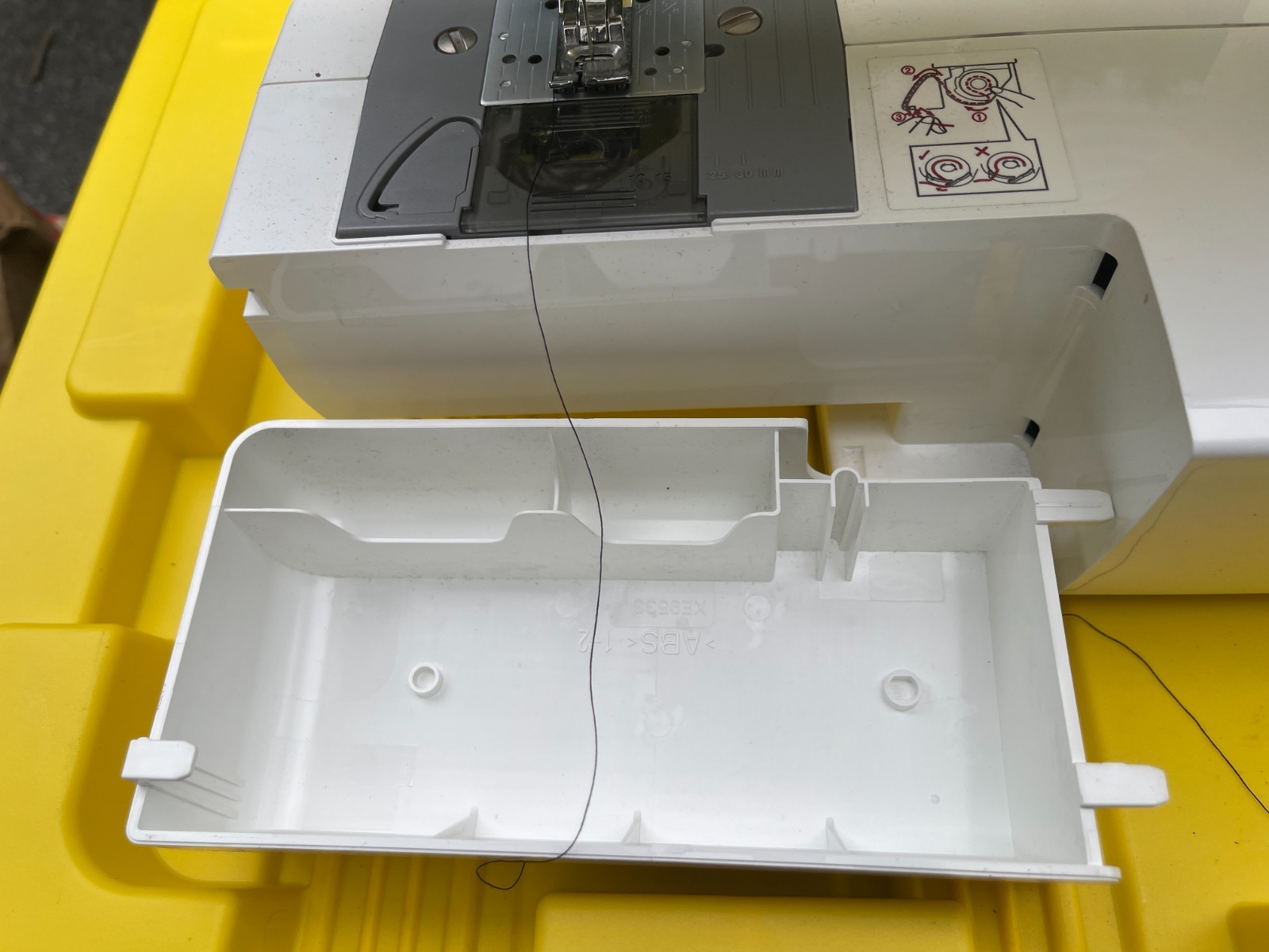 Brother BB370 37-Stitch Free Arm Sewing Machine Auto Needle Threader Working