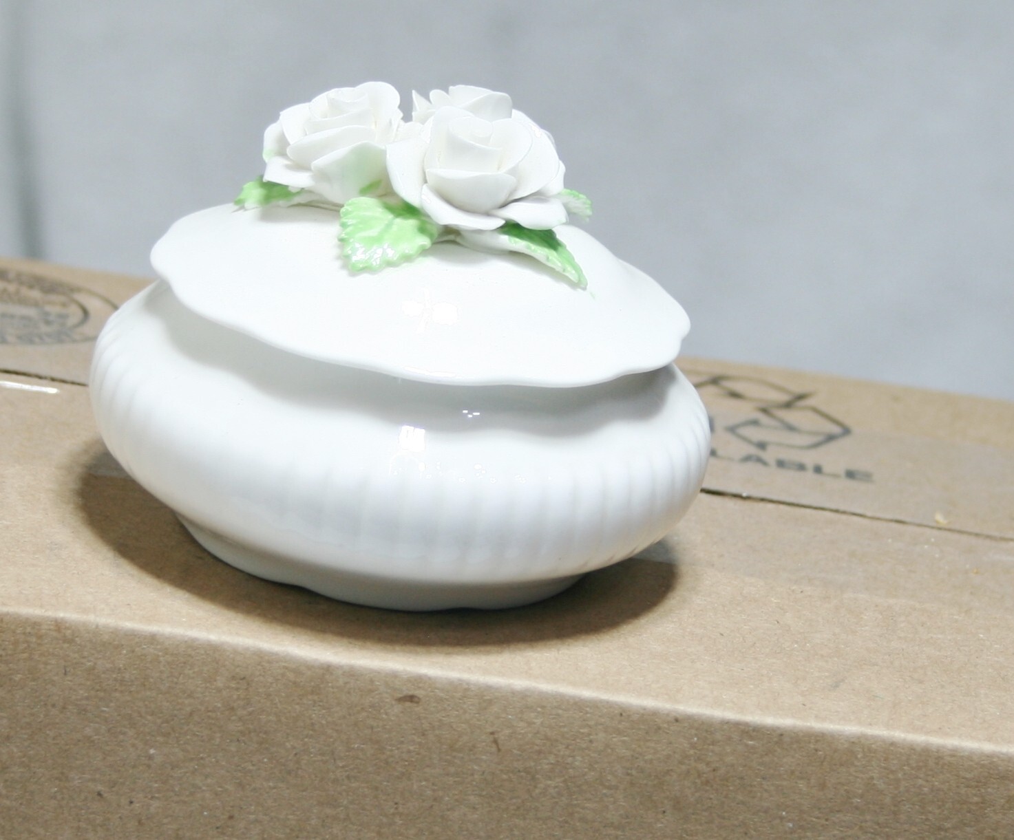 Golden Crown Fine Bone China Raised Roses Flower Trinket Box