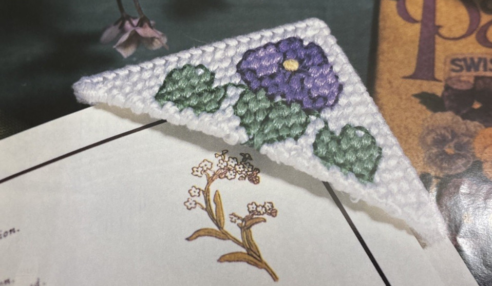 Vtg Rare Plastic Canvas Corner Needlepoint Pattern 1999 Bk vol. 11, #10