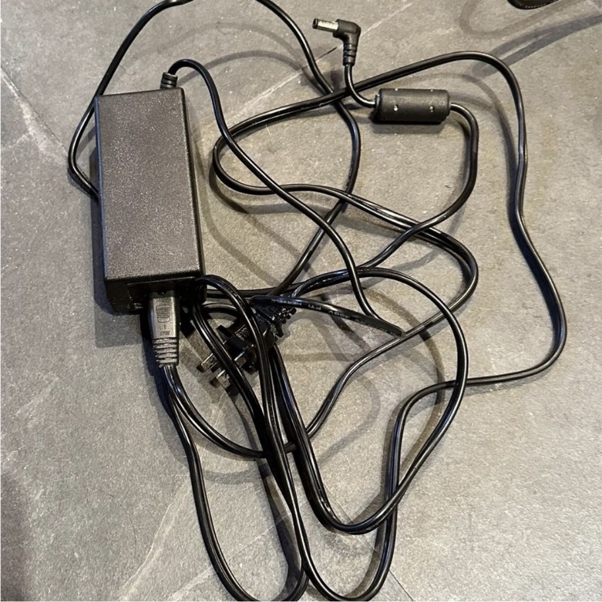 MICROS RESTAURANT DISPLAY CONTROLLER MODEL DT166 INPUT DC12V 2A + POWER CORDS