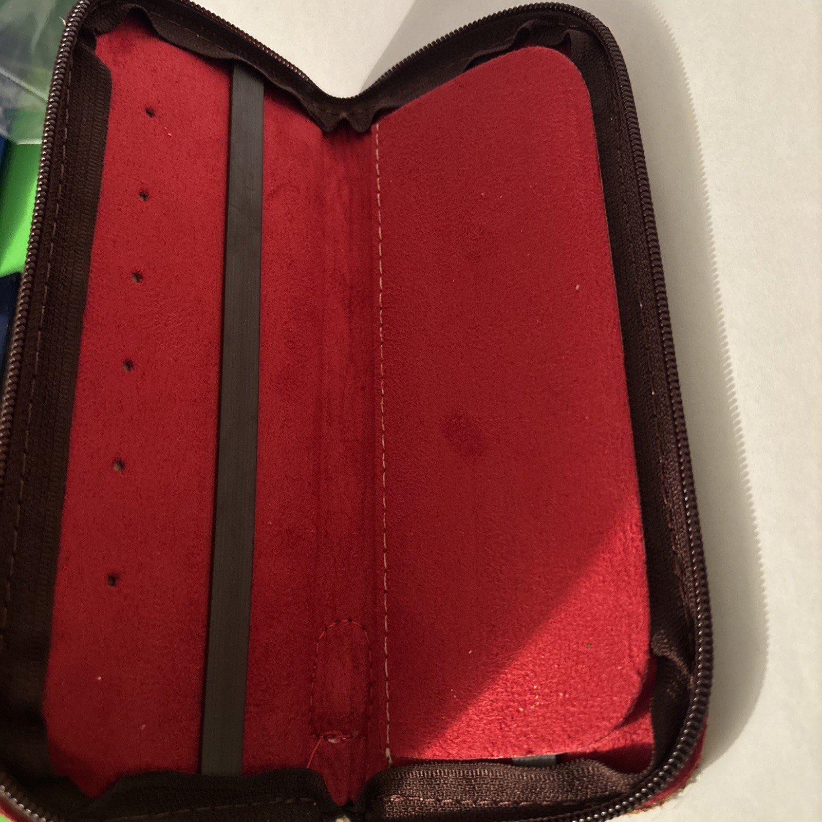 Cartera para gallos de cuero con himan