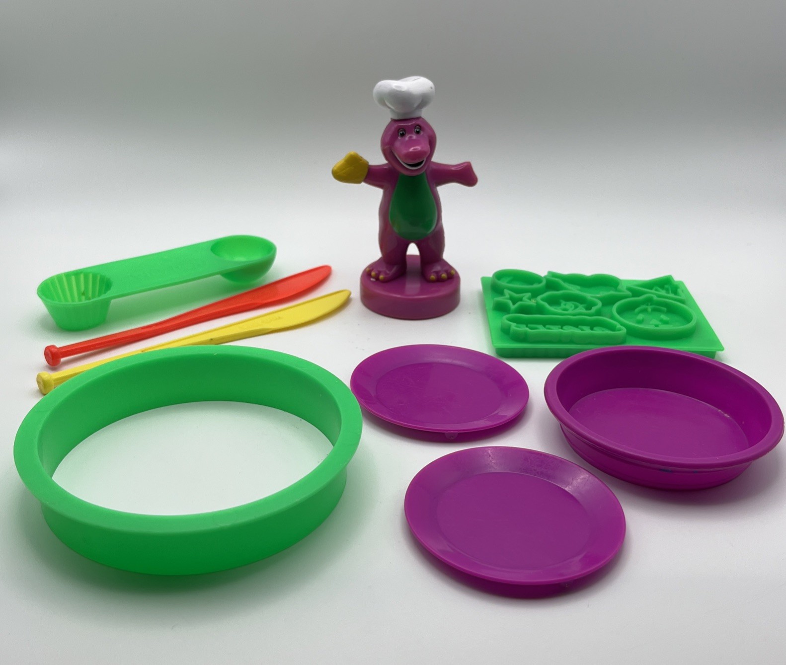 Vtg 90s Play-Doh Bakery Set #22126 Barney The Dinosaur Figure 1997 As Is Read