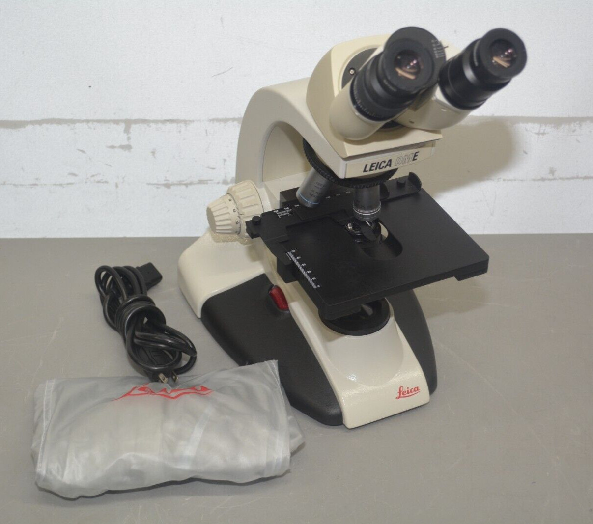 ^ Leica DME Upright Compound  Microscope w/ 4x 40x 100x Objectives #X1073