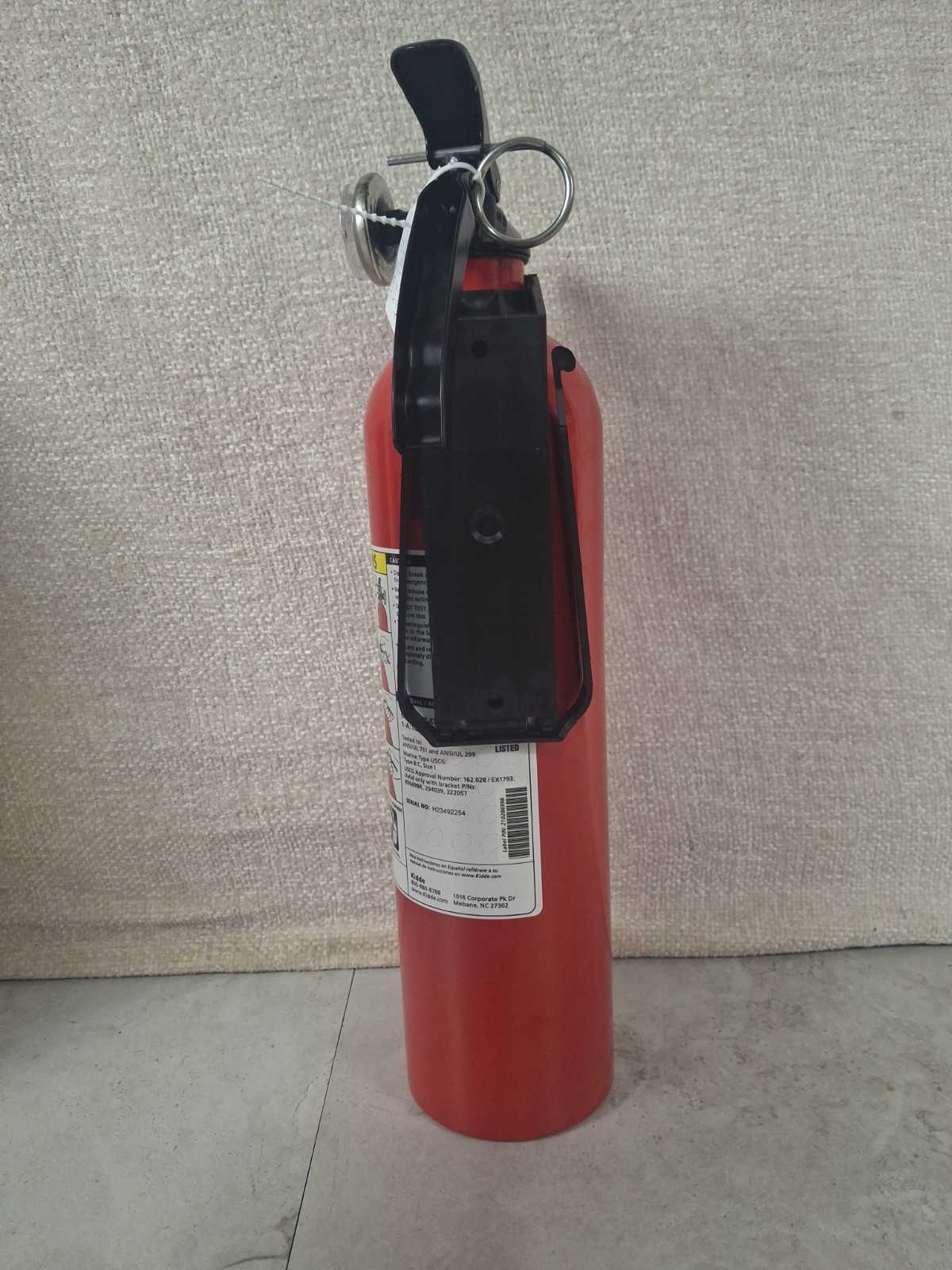 Basic Use Fire Extinguisher with Easy Mount Bracket & Strap, 1-A:10-B:C, Dry Che