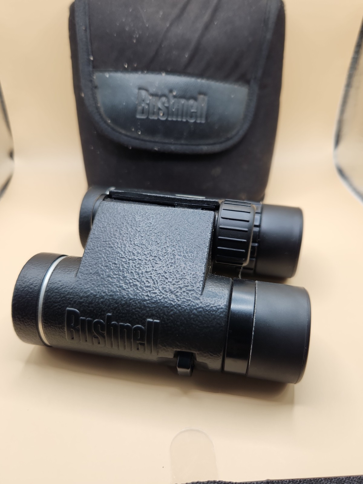 Bushnell Binoculars 10x25 FOV 330 FT With Soft Shell Protector Case