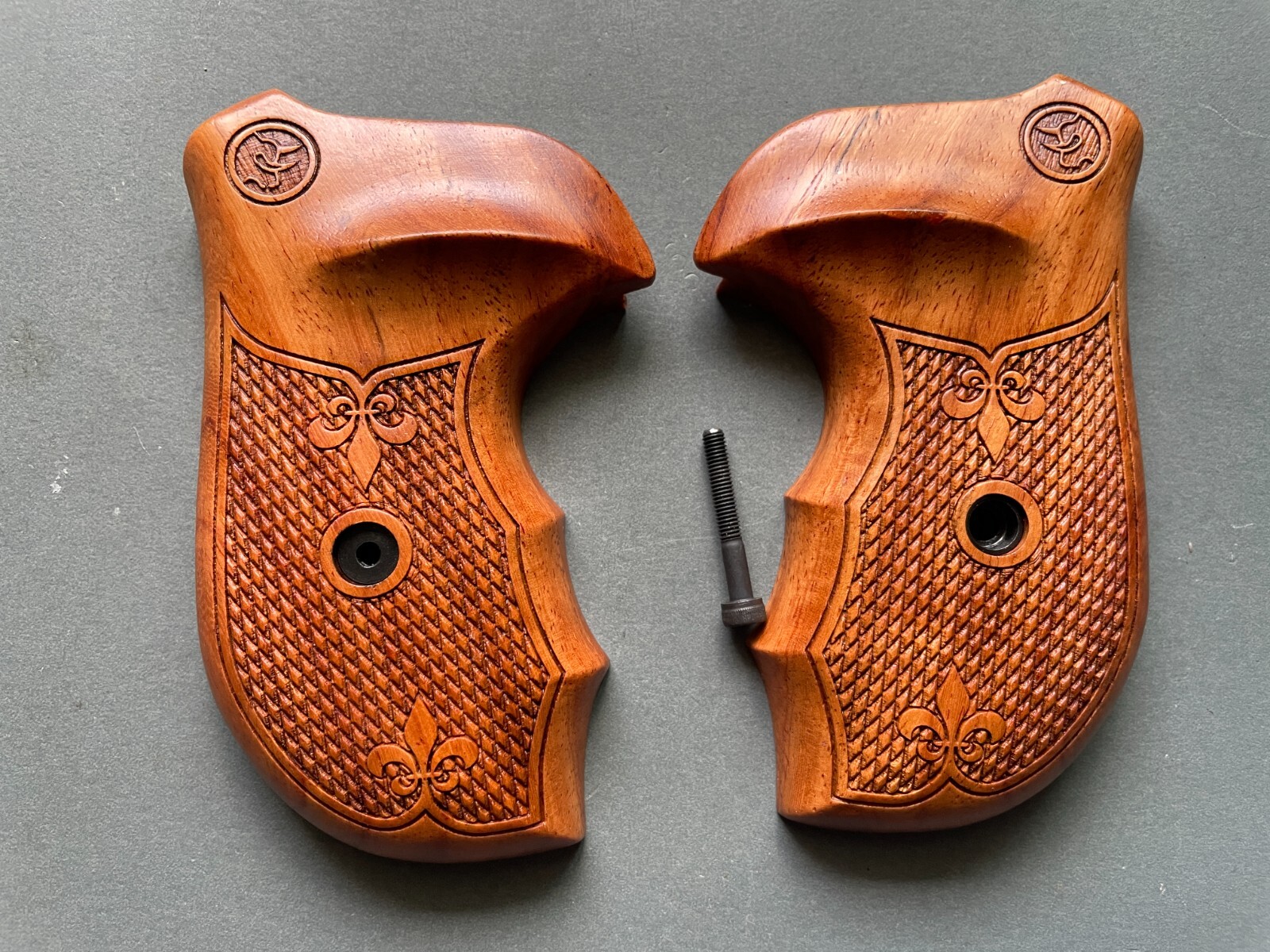 New Combat Grip for Taurus Small Frame M85 605 850 851 856 941.38 Special #01