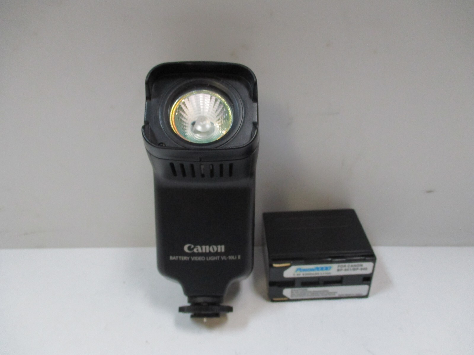 Canon VL-10Li II video light with battery .no charger  work great