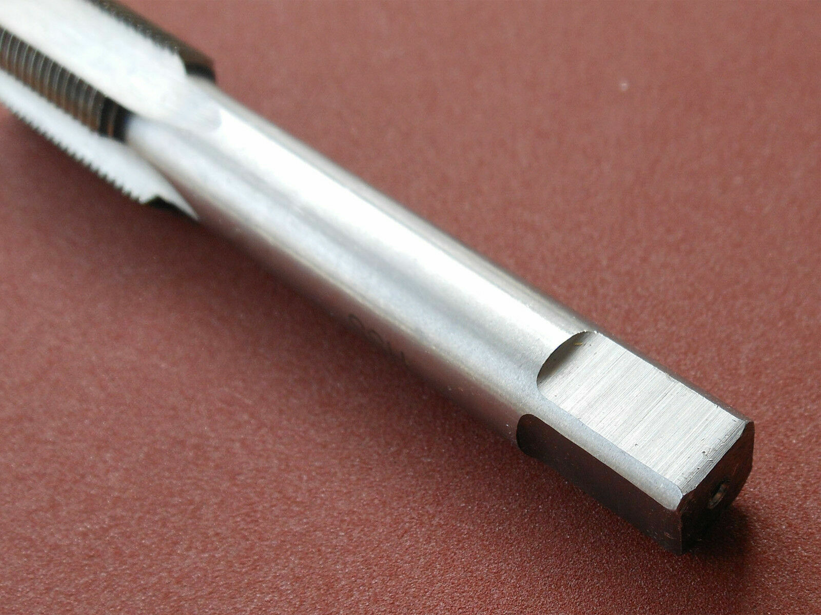 1pcs Right Hand Plug Tap Threading Tool for Machine 15/16-20UN